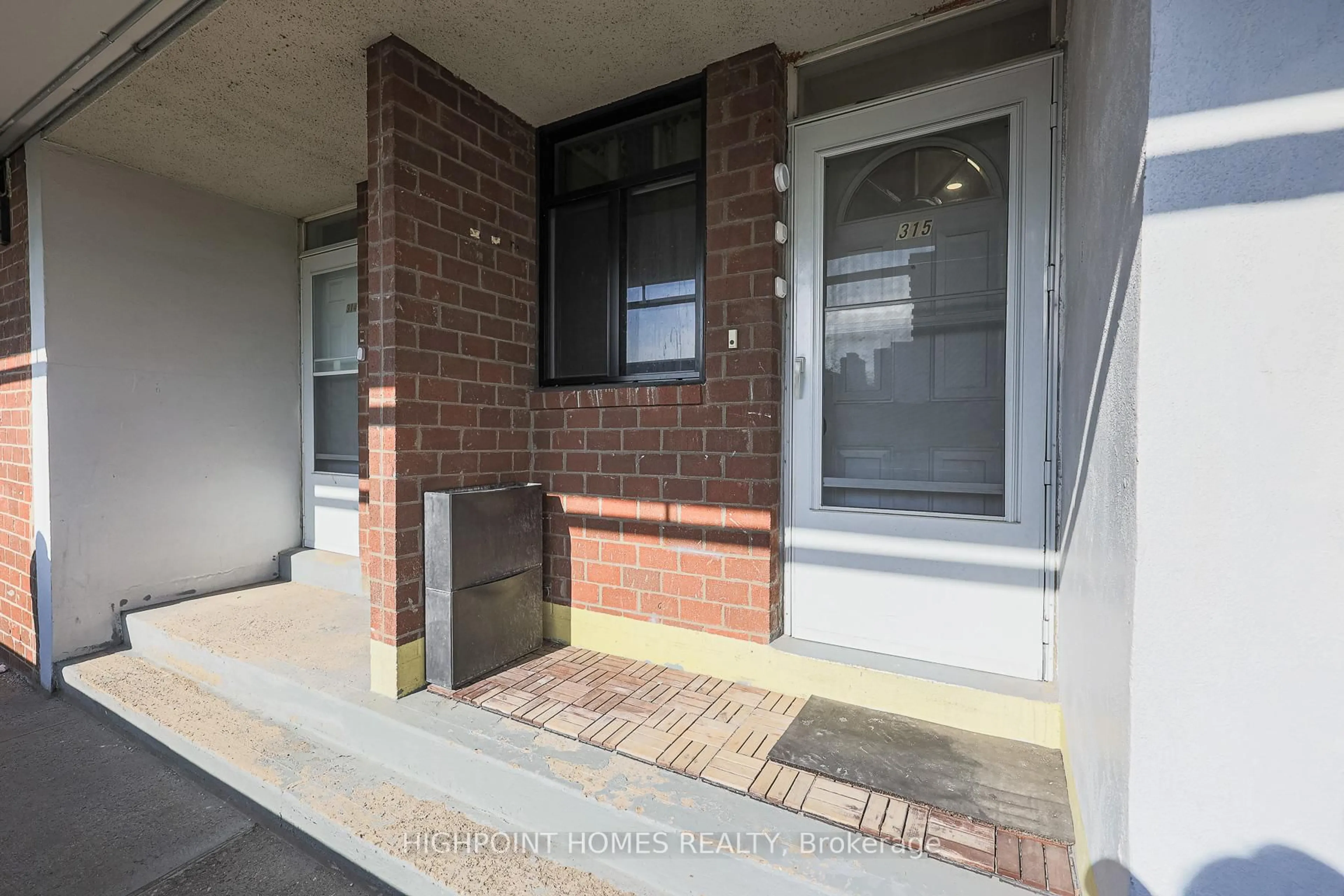 Unknown for 140 Leeward Glwy #315, Toronto Ontario M3C 2Y9