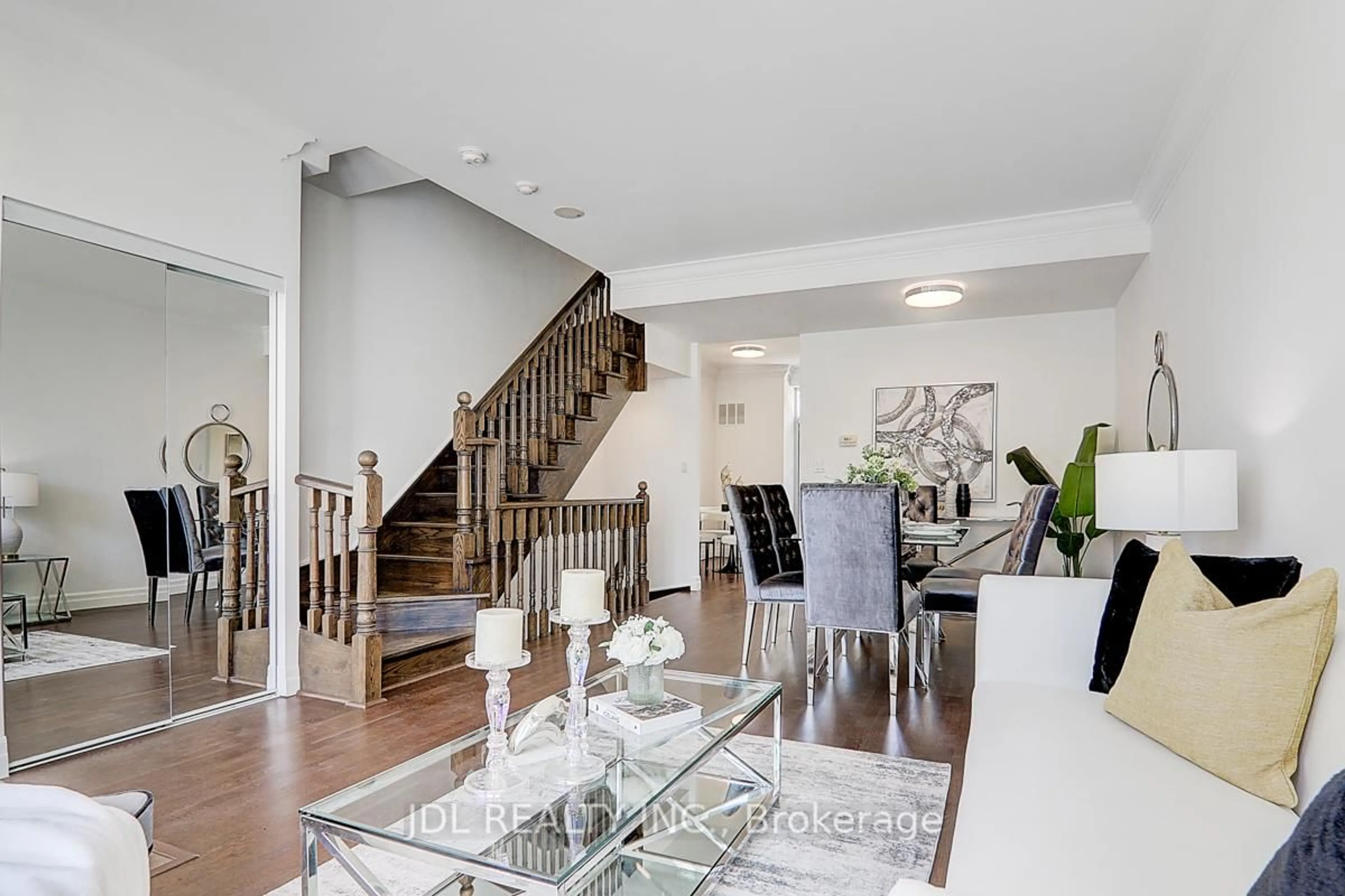 Unknown for 934 Mount Pleasant Rd #Th6, Toronto Ontario M4P 2L6