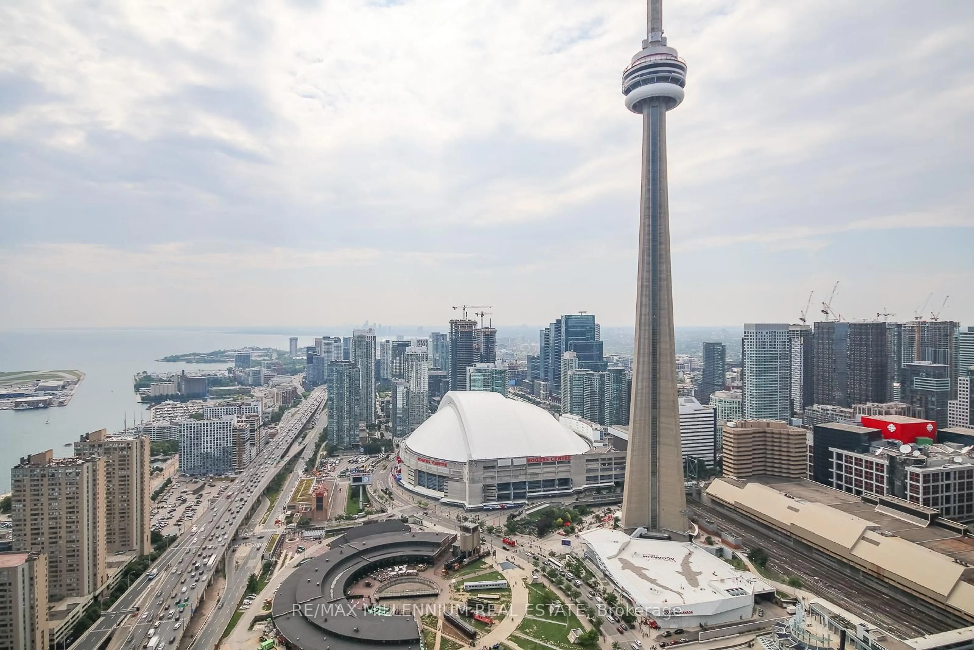 Unknown for 12 York St #5104, Toronto Ontario M5J 0A9
