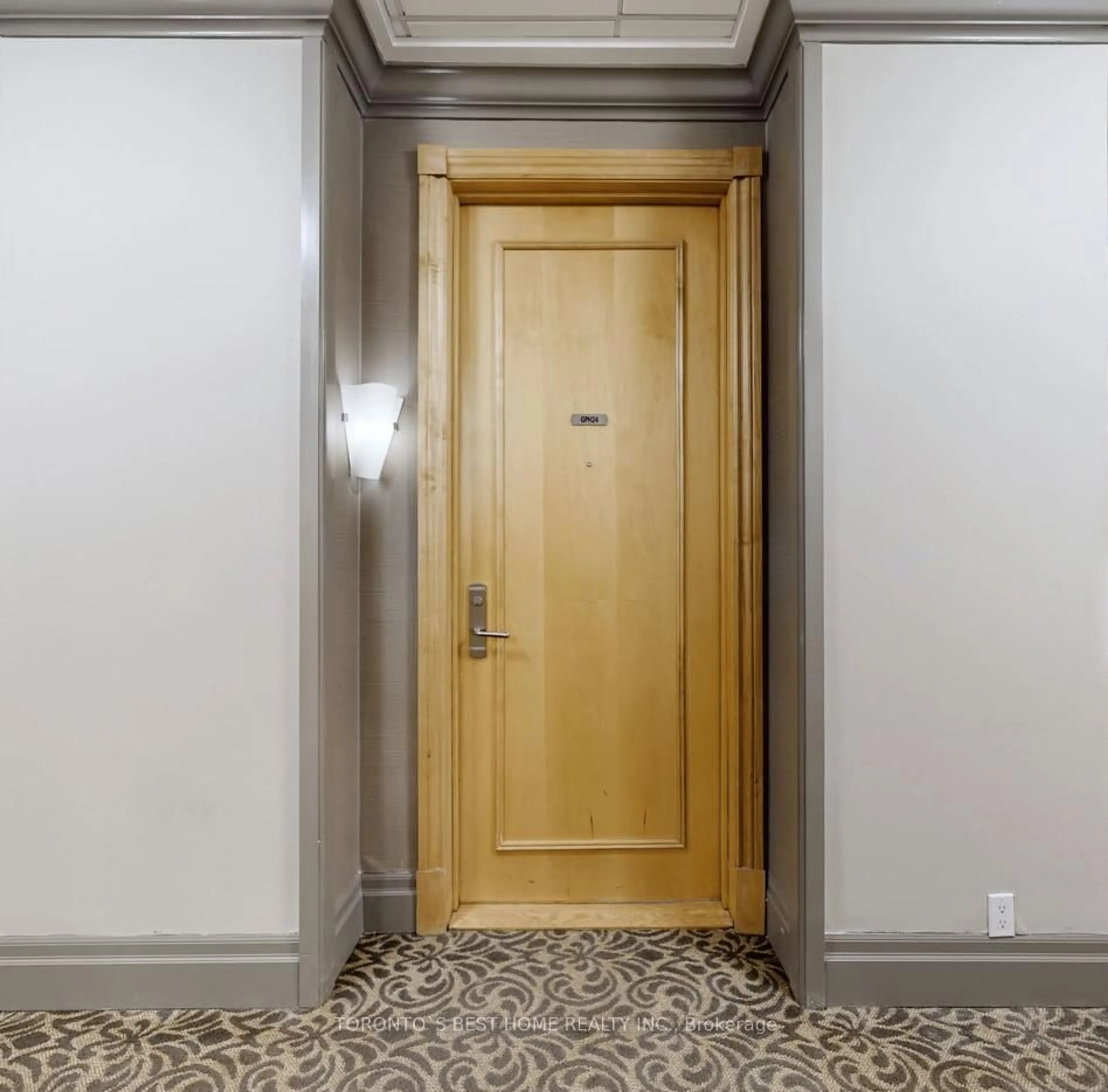 Indoor foyer for 80 Harrison Garden Blvd #Gph24, Toronto Ontario M2N 7E3