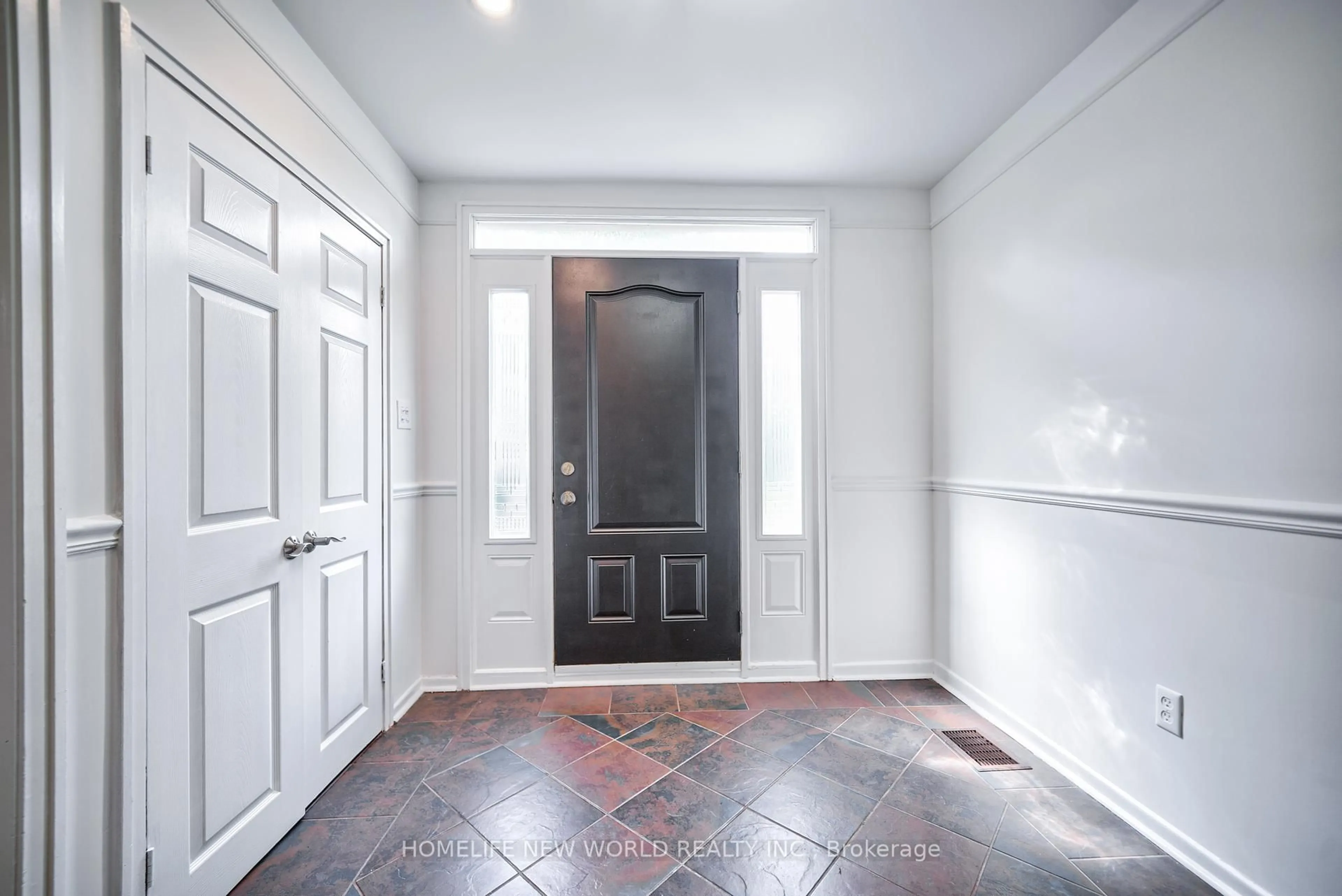 Indoor entryway for 91 Elmsthorpe Ave, Toronto Ontario M5P 2L8