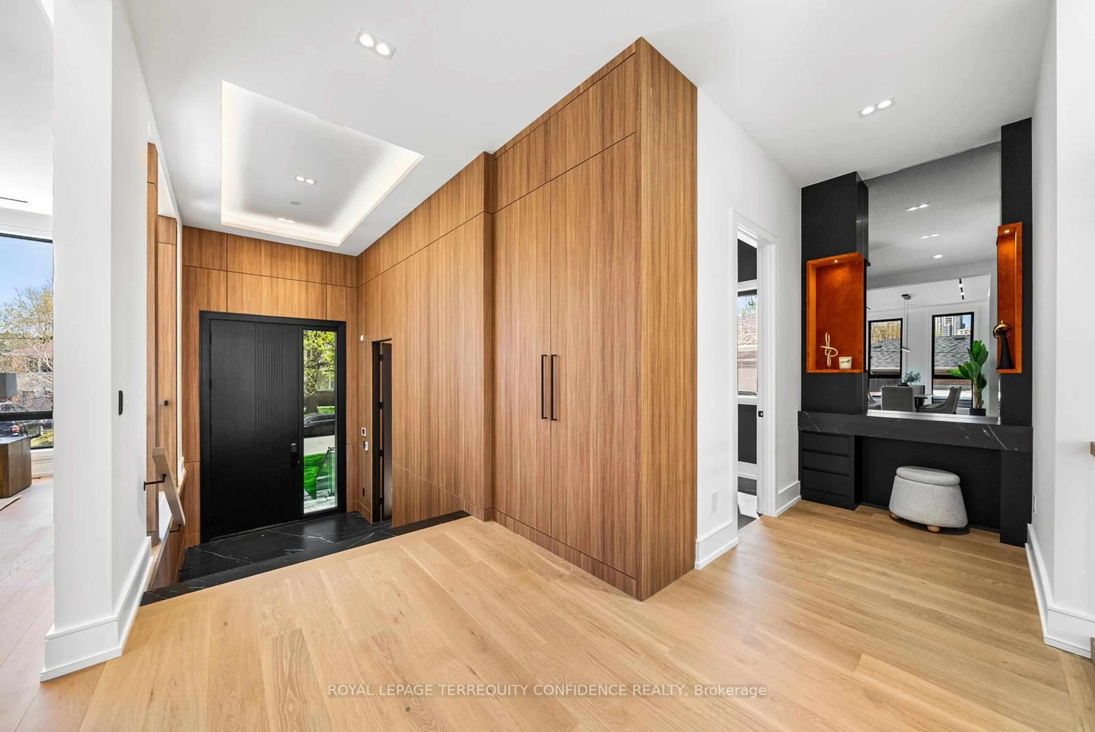 Indoor entryway for 126 Santa Barbara Rd, Toronto Ontario M2N 2C5