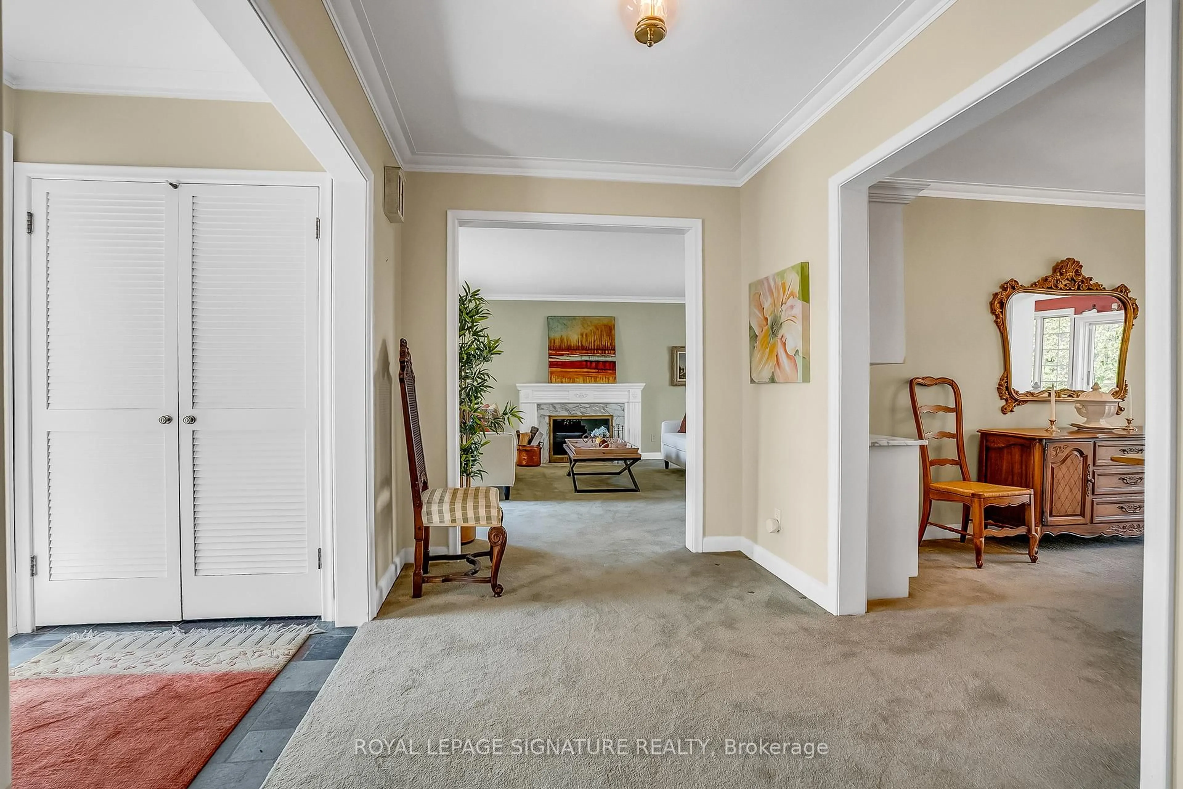 Indoor entryway for 42 Ruden Cres, Toronto Ontario M3A 3H3
