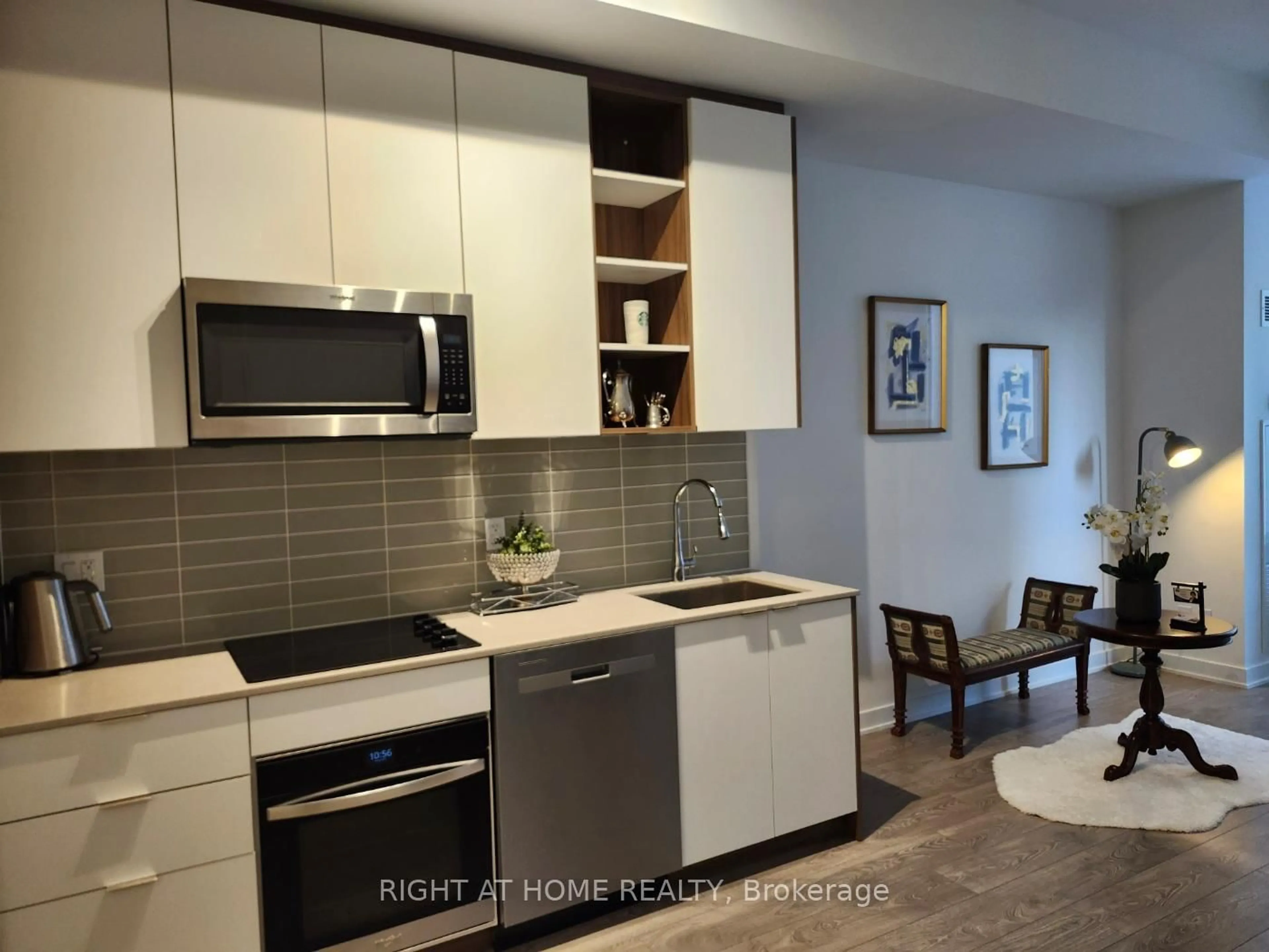 Open concept kitchen, ceramic/tile floor for 543 RIchmond St #221, Toronto Ontario M5V 1Y6