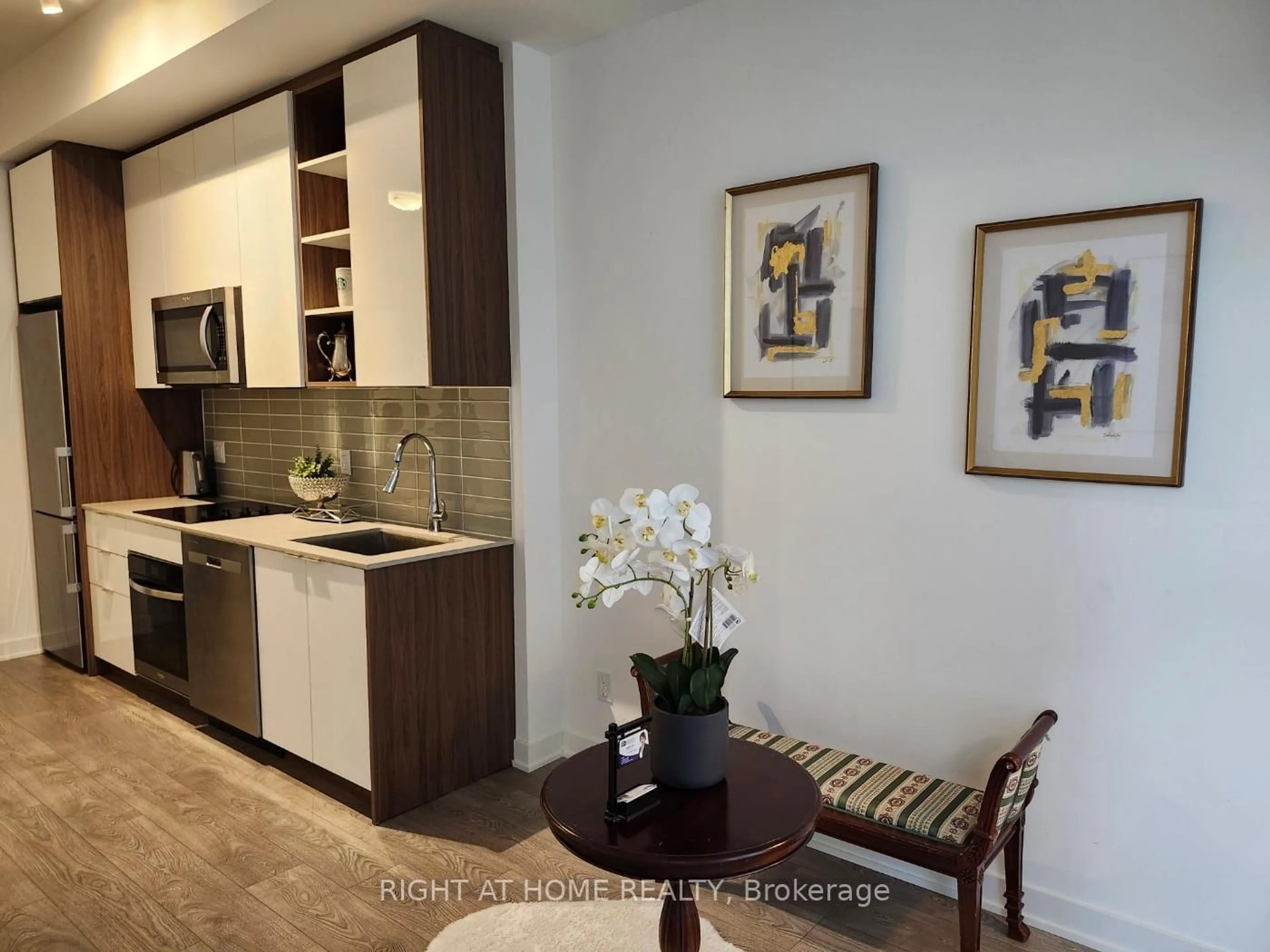 Open concept kitchen, wood/laminate floor for 543 RIchmond St #221, Toronto Ontario M5V 1Y6