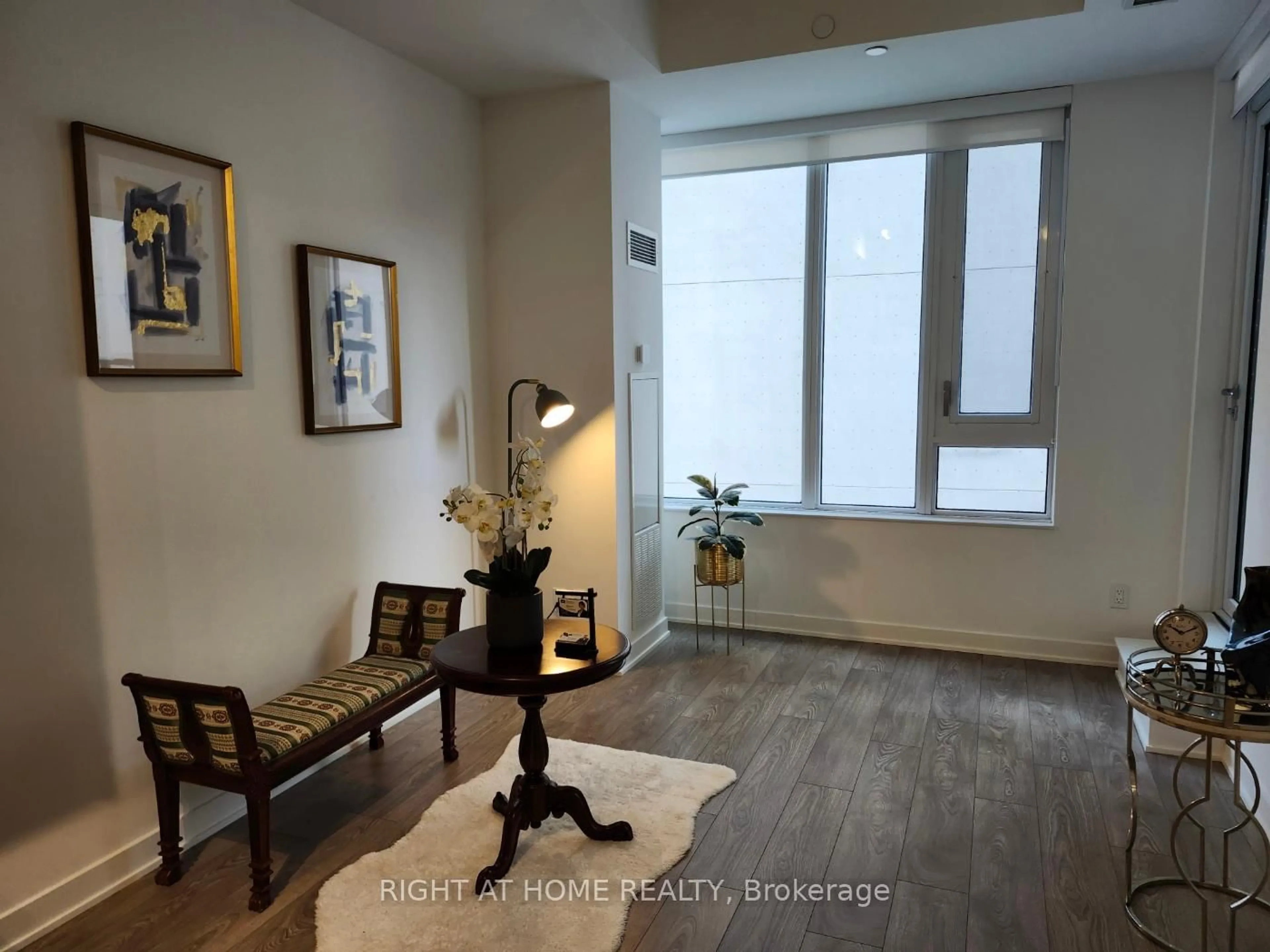Unknown for 543 RIchmond St #221, Toronto Ontario M5V 1Y6