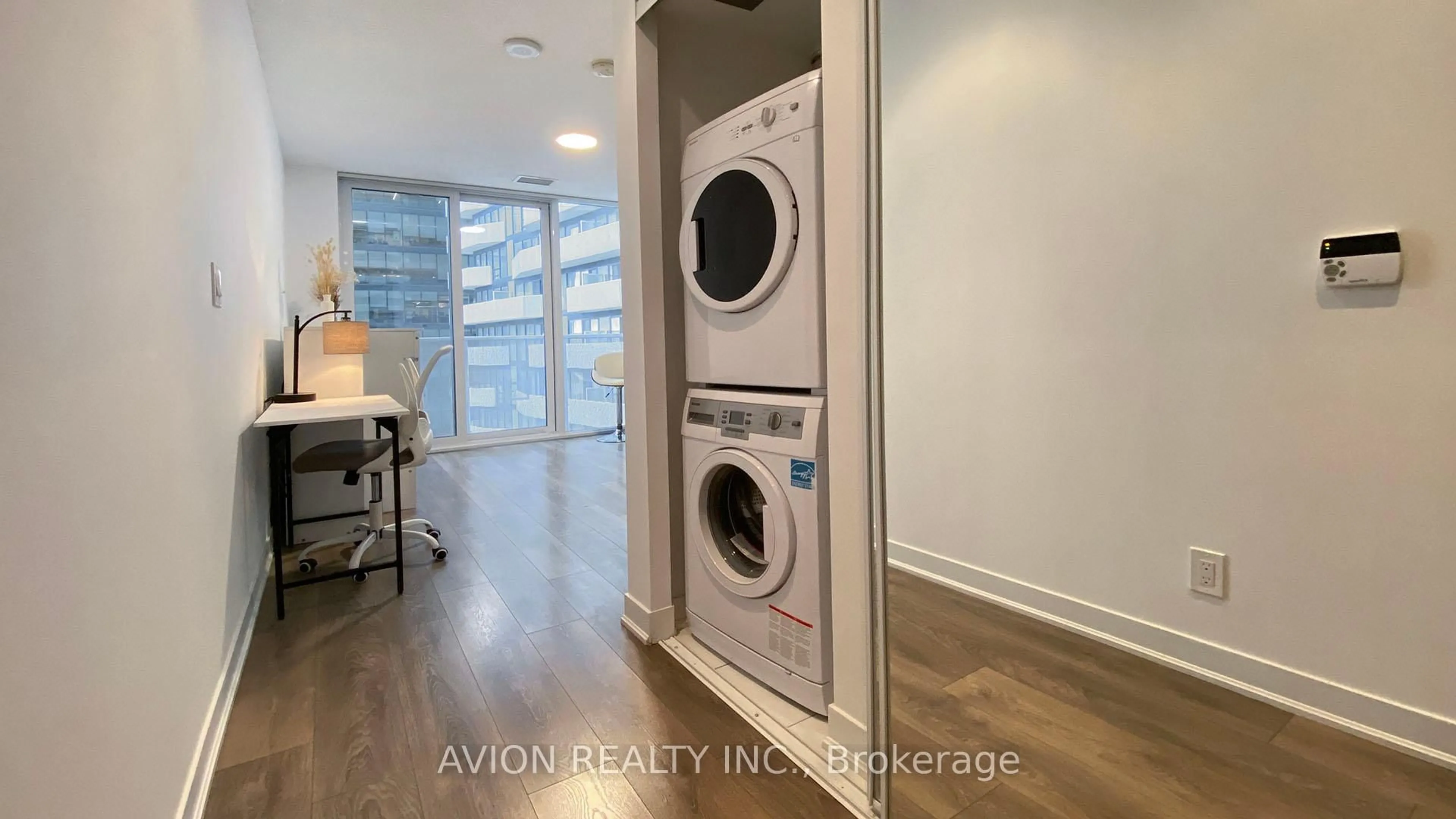 Laundry room for 88 Harbour St #Unit #1811, Toronto Ontario M5J 0C3