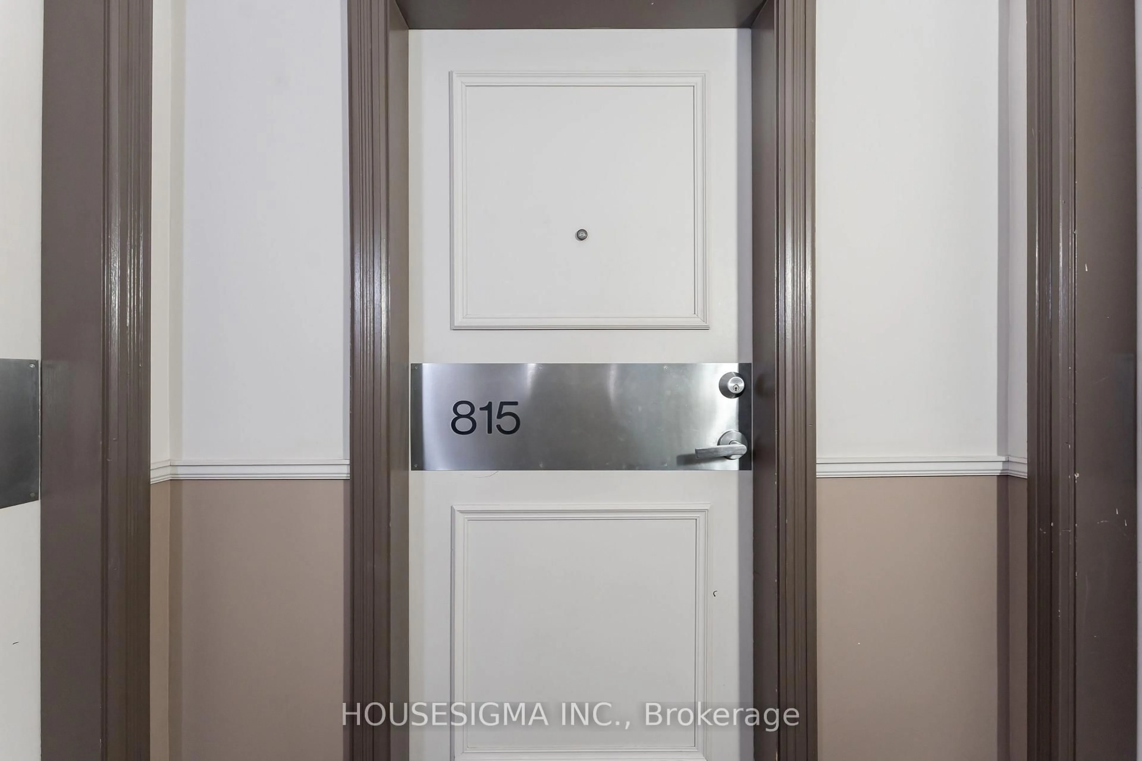 Indoor entryway for 7 Bishop Ave #815, Toronto Ontario M2M 4J4