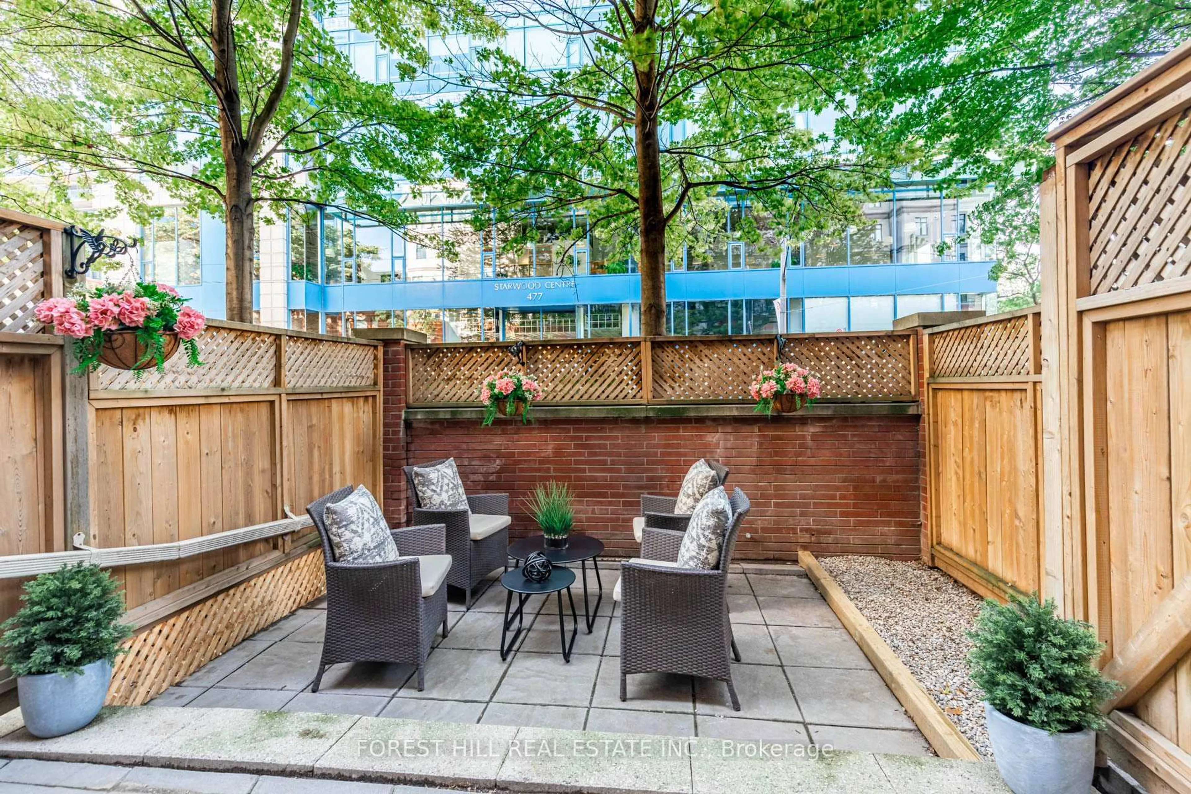 Patio, street for 500 Richmond St #116, Toronto Ontario M5V 3N4