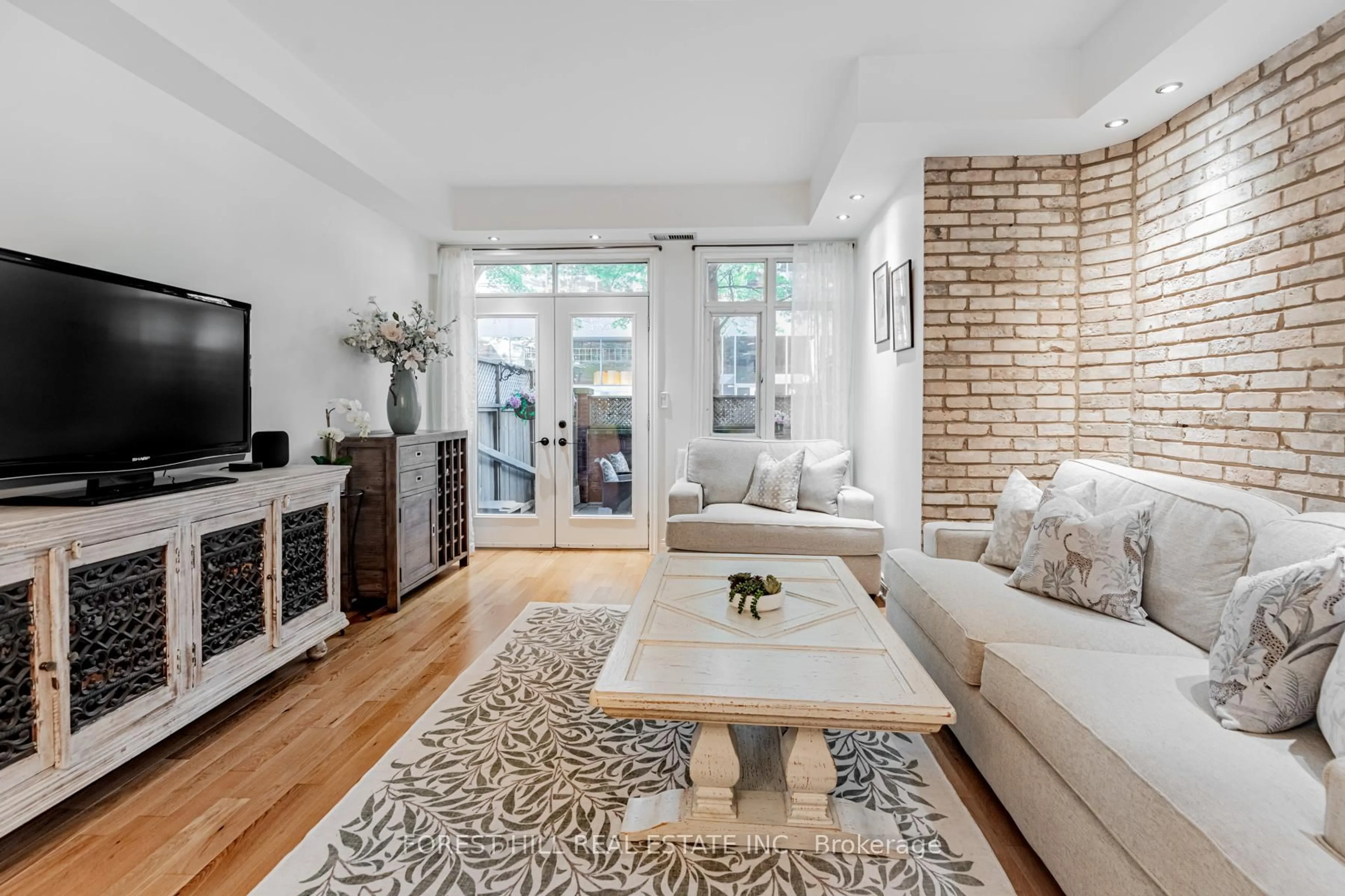 Living room with furniture, unknown for 500 Richmond St #116, Toronto Ontario M5V 3N4