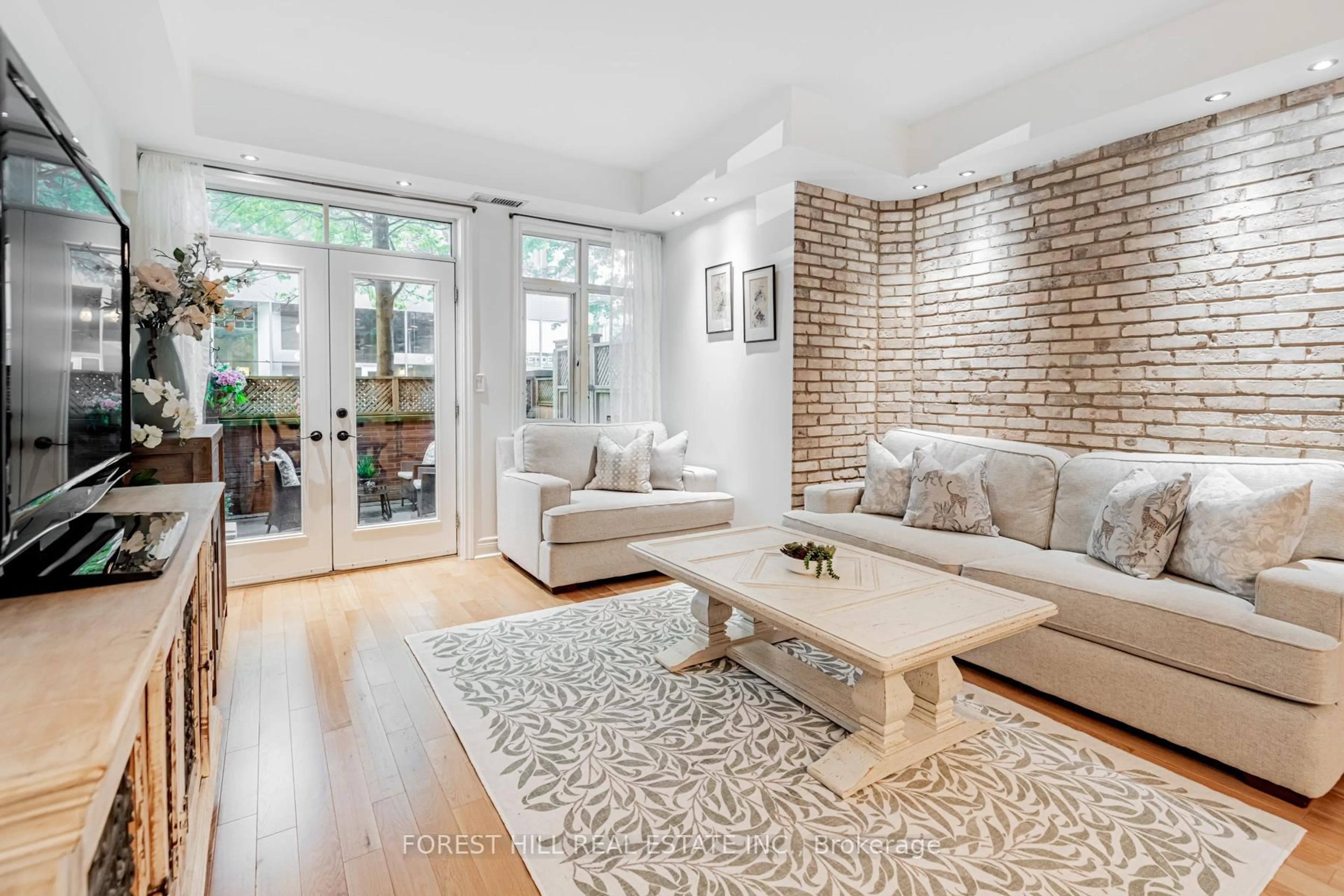 Living room with furniture, unknown for 500 Richmond St #116, Toronto Ontario M5V 3N4