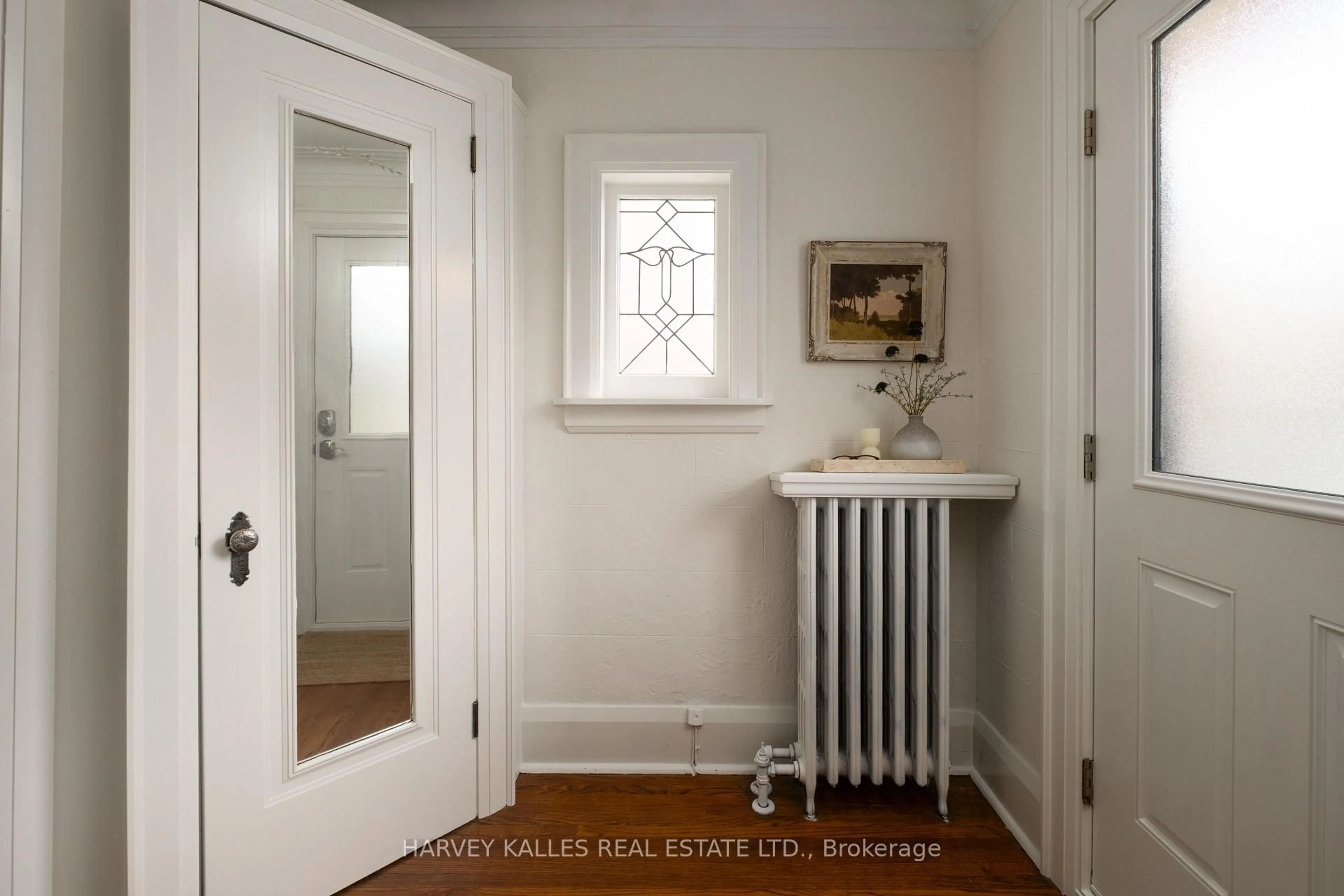 Indoor entryway for 367 Brookdale Ave, Toronto Ontario M5M 1R1