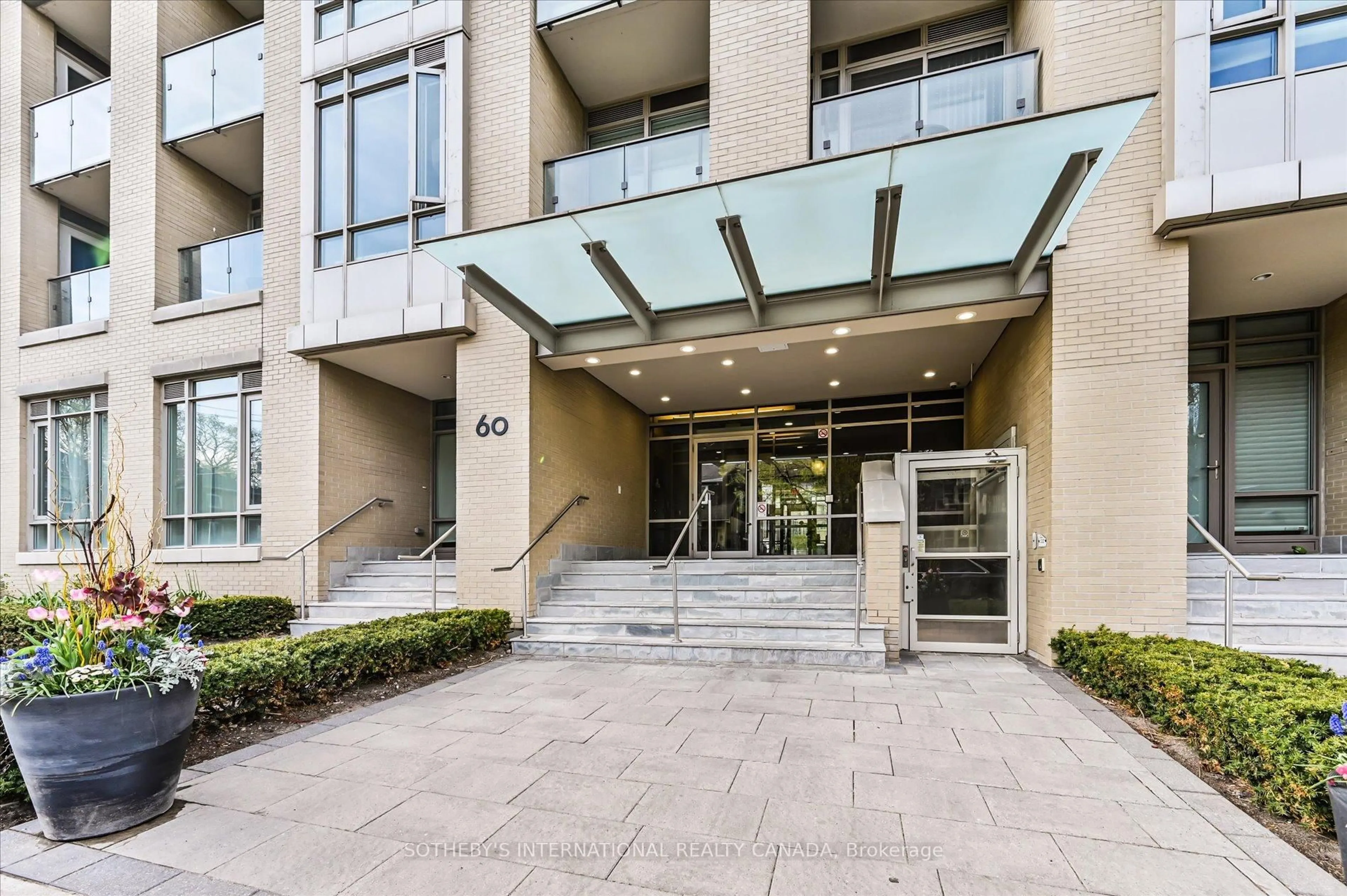 Indoor foyer for 60 Berwick Ave #408, Toronto Ontario M5P 0A3