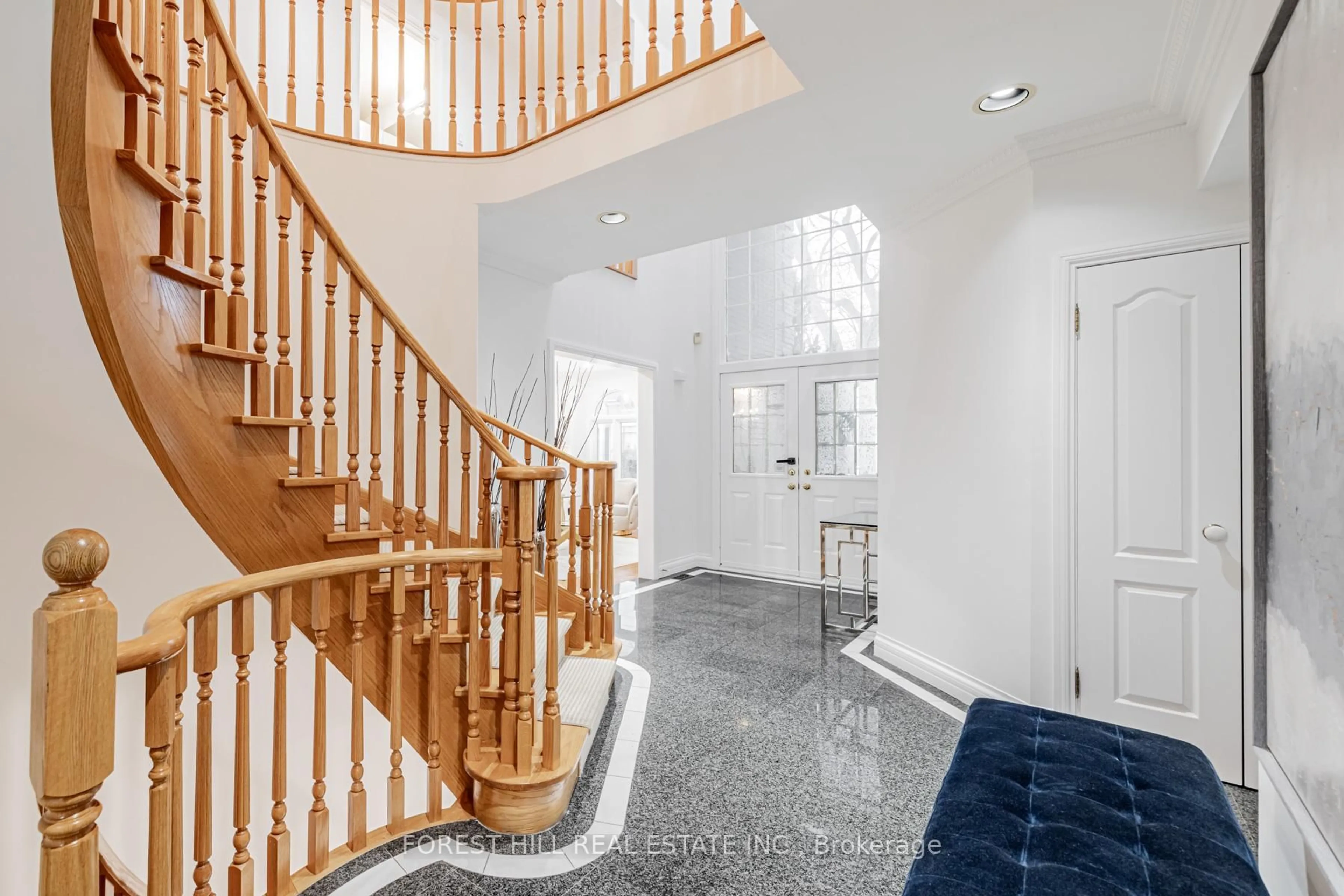Indoor foyer for 266 Empress Ave, Toronto Ontario M2N 3V3