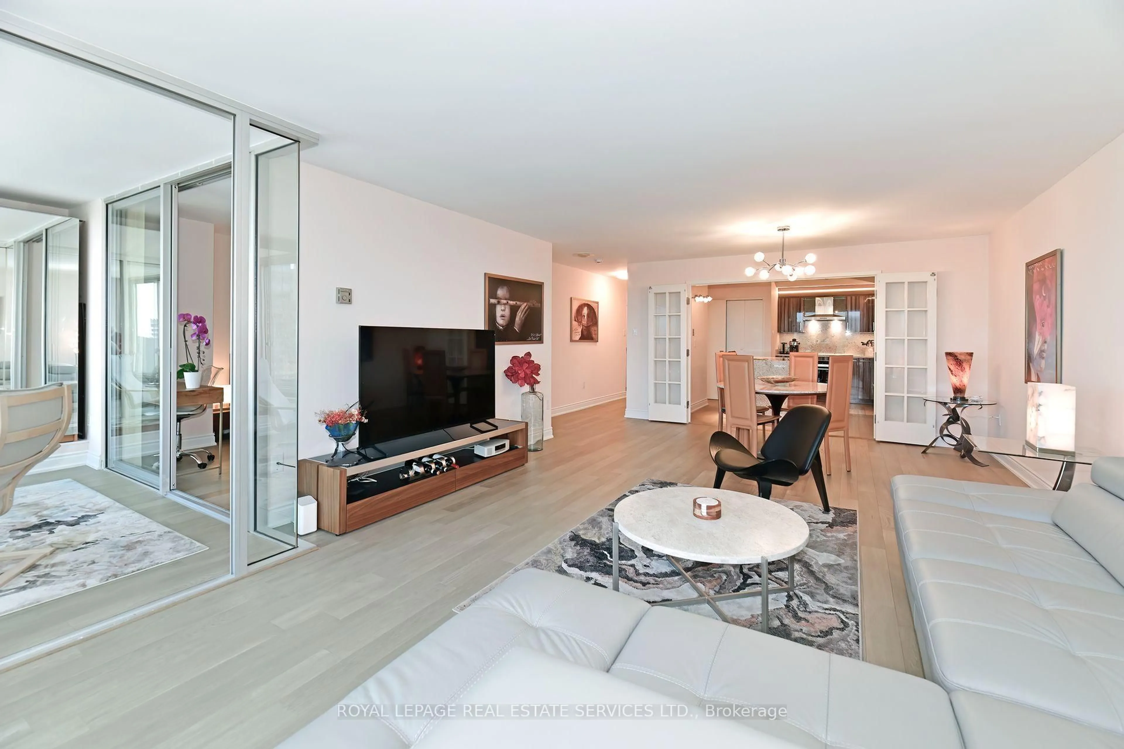 Living room with furniture, unknown for 110 Bloor St #1703, Toronto Ontario M5S 2W7
