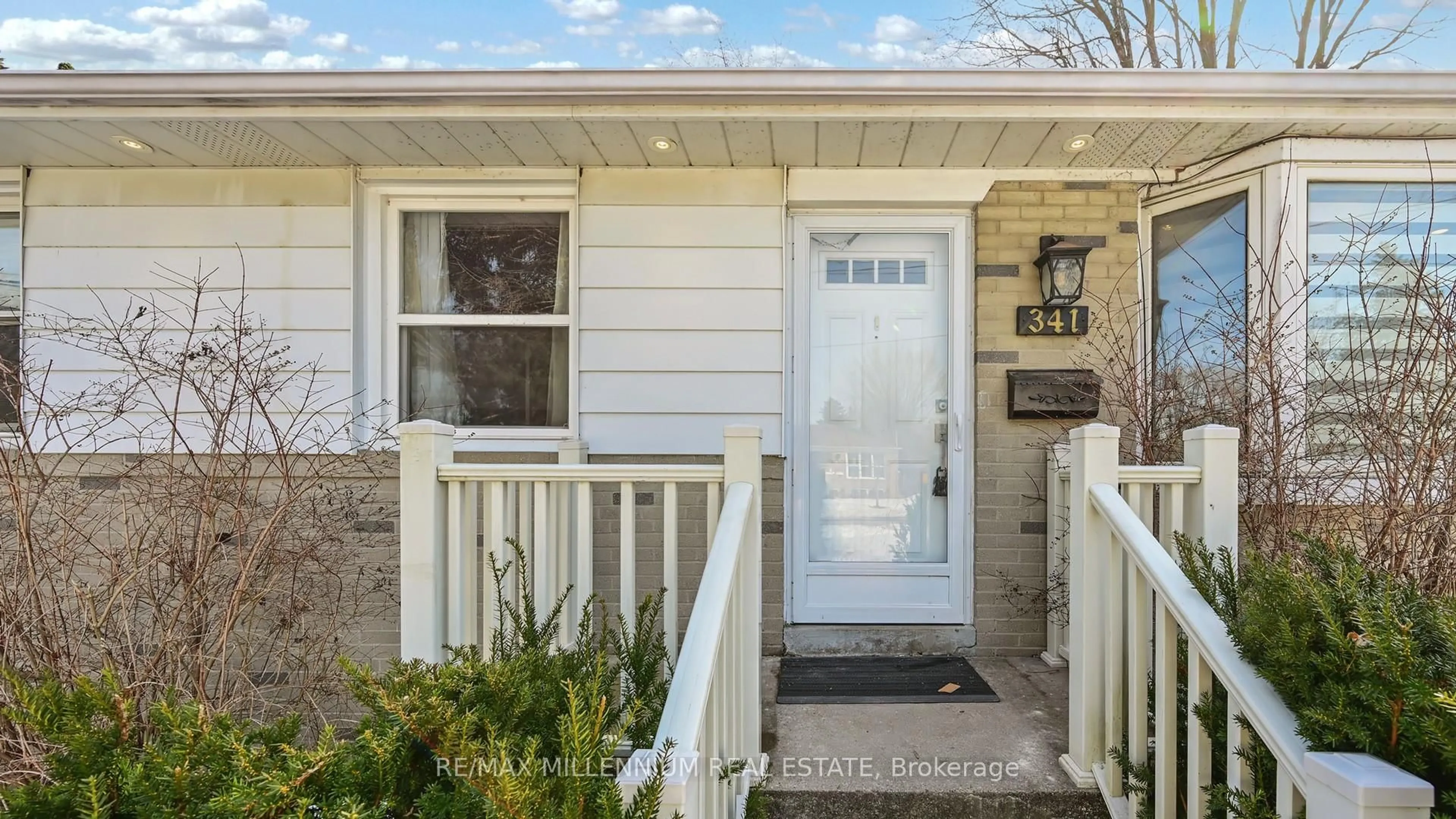 Home with vinyl exterior material, street for 341 Moore Park Ave, Toronto Ontario M2R 2R5