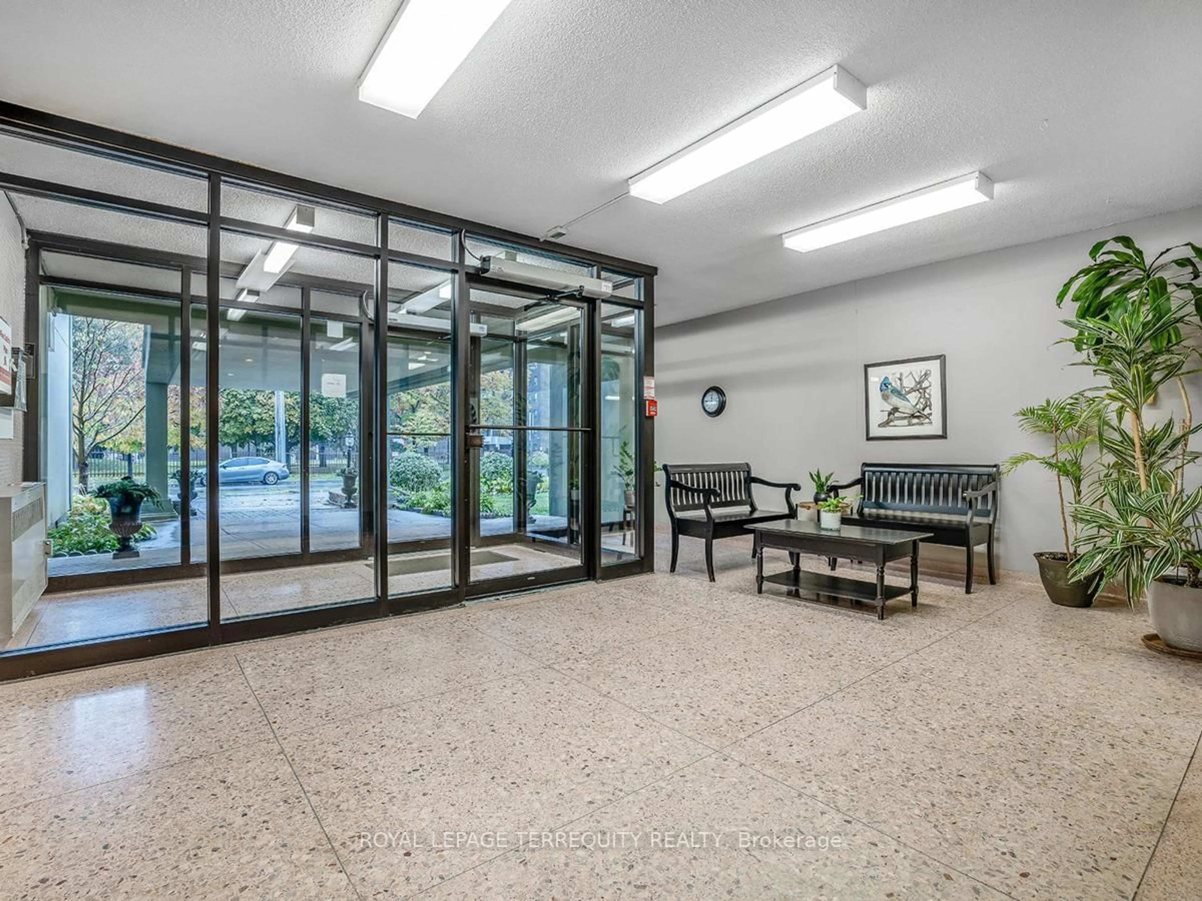Indoor foyer for 70 Old Sheppard Ave #104, Toronto Ontario M2J 3L6
