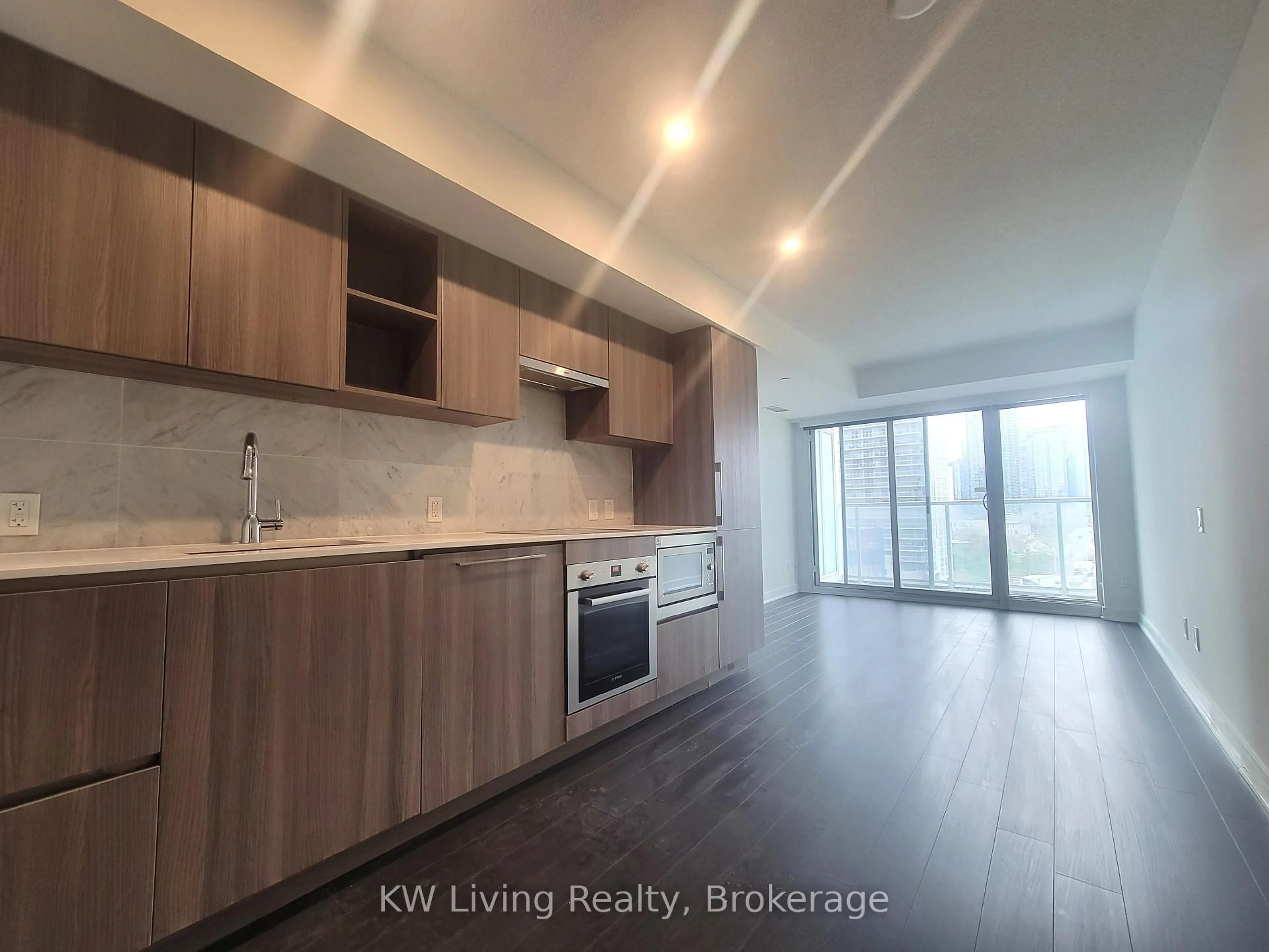Open concept kitchen, wood/laminate floor for 19 Bathurst St #1006, Toronto Ontario M5V 0N2