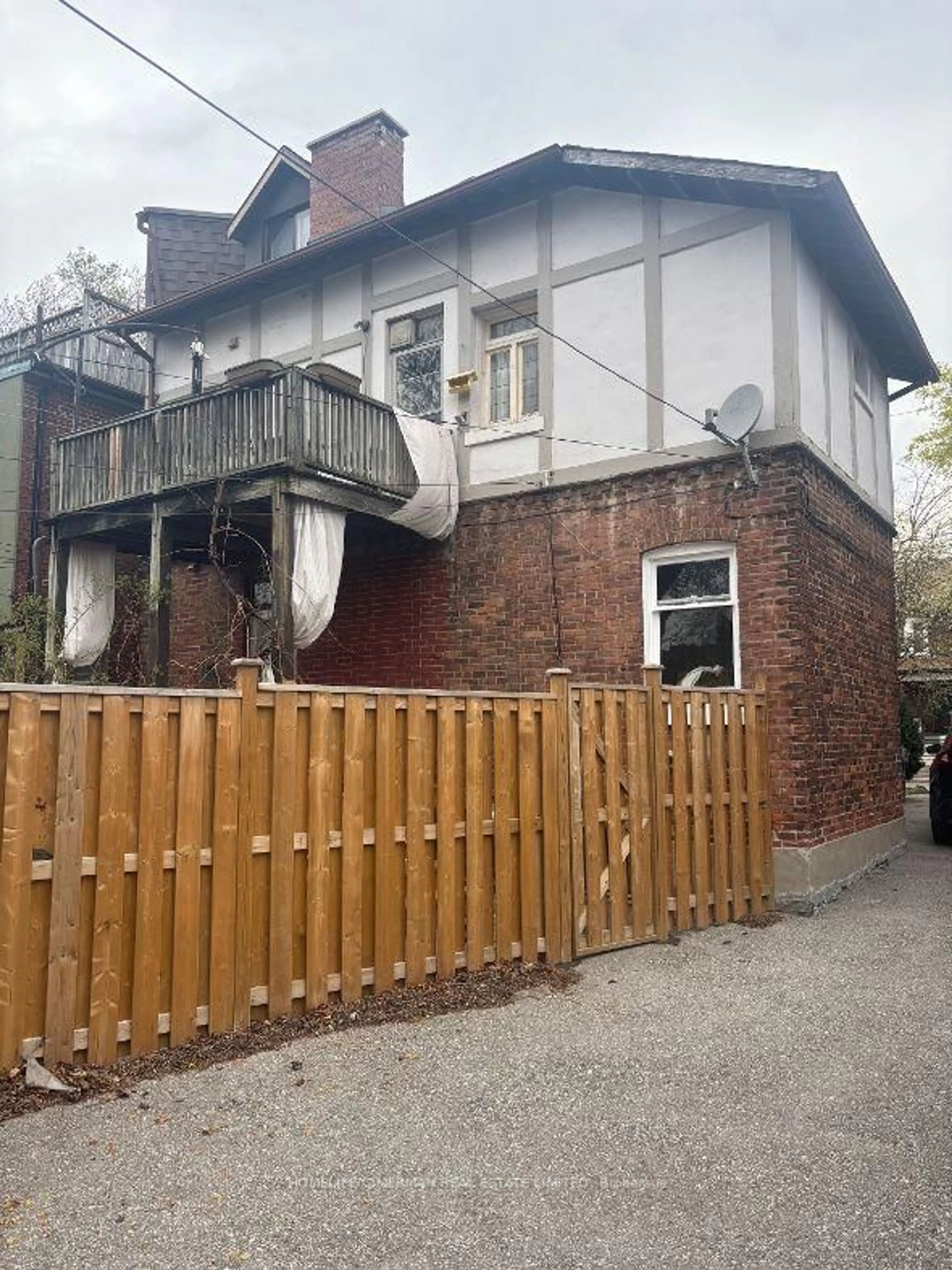 Unknown for 89 Ellsworth Ave, Toronto Ontario M6G 2K4
