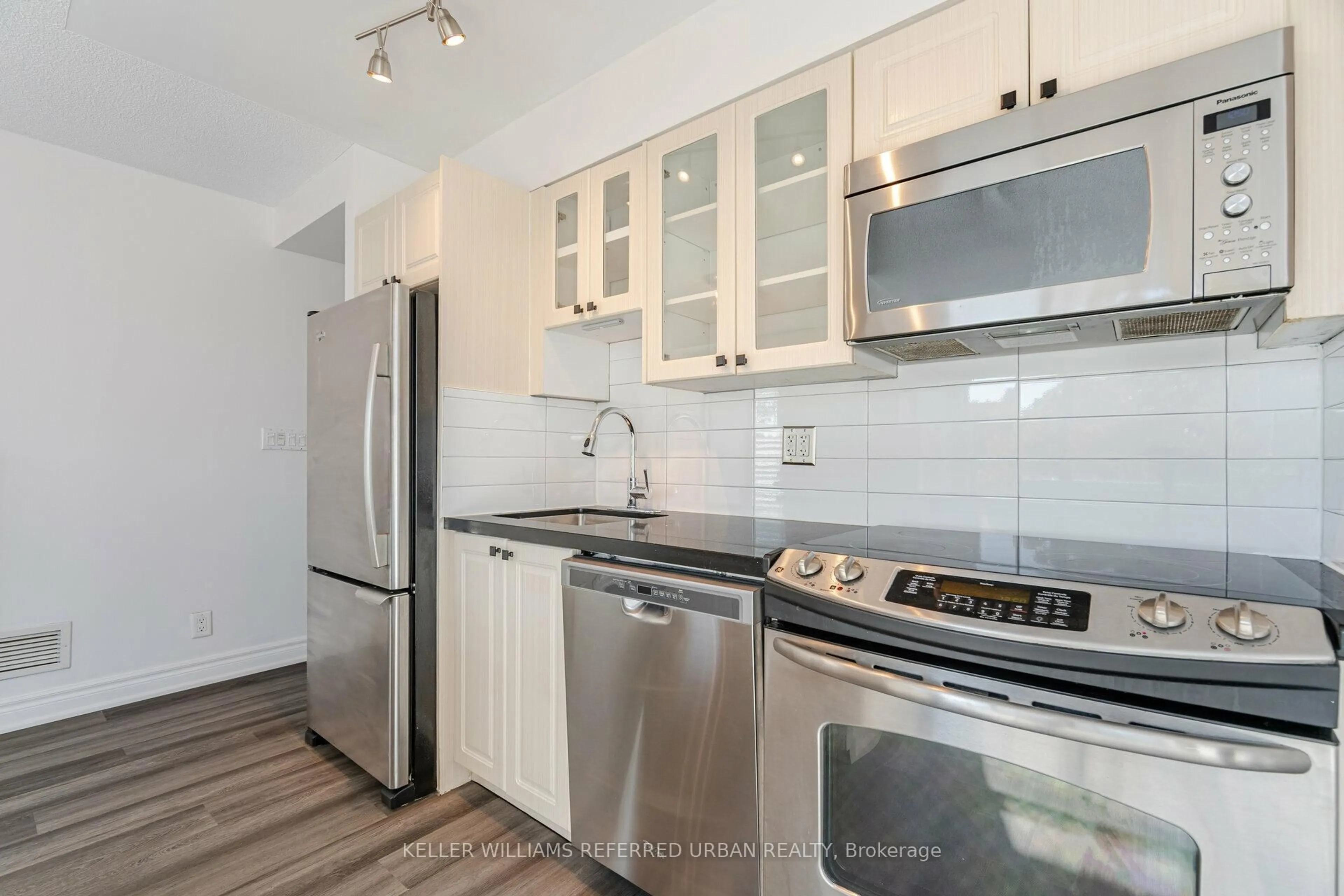 Standard kitchen, unknown for 600 Fleet St #318, Toronto Ontario M5V 1B7