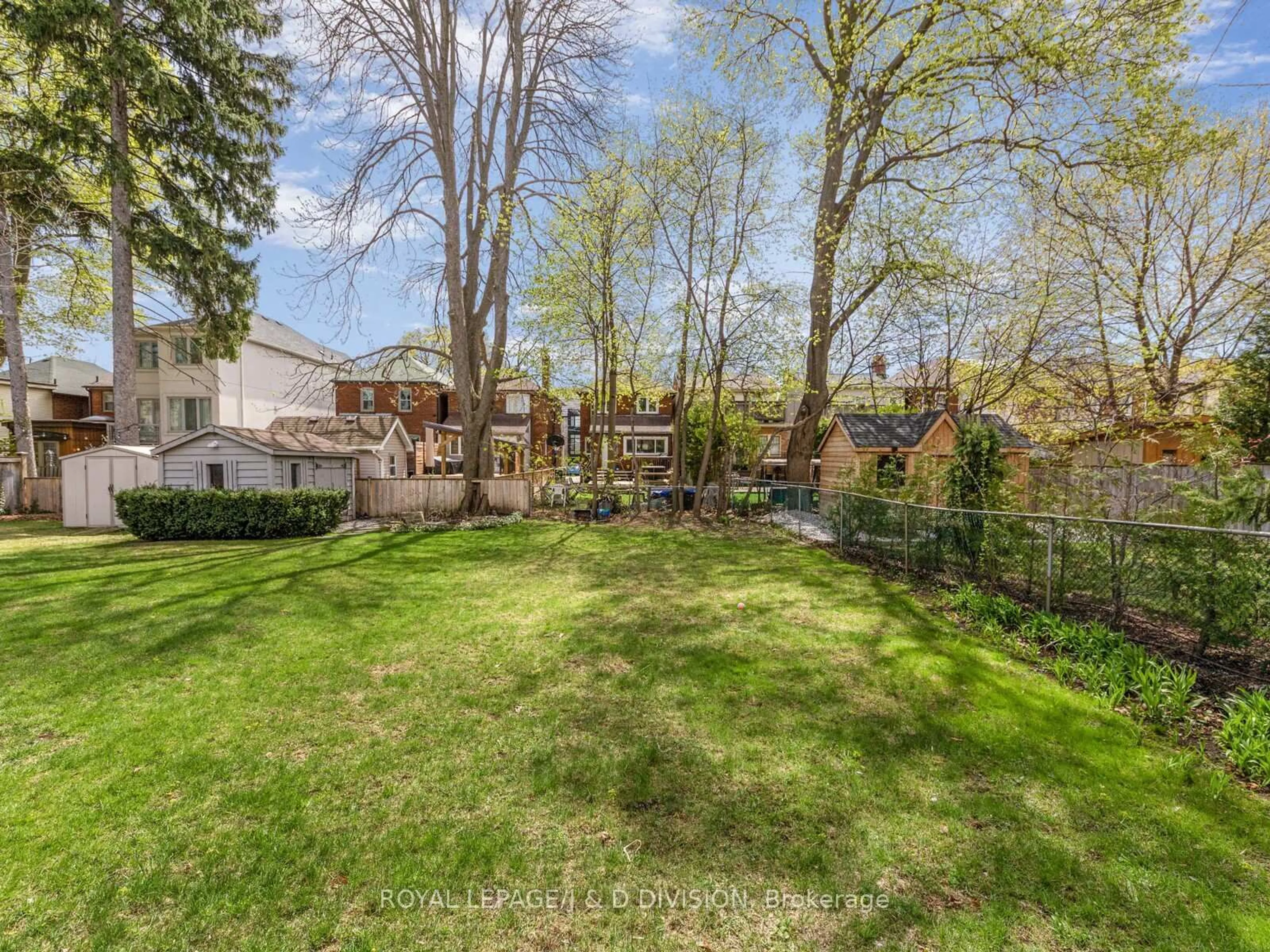 A pic from outside/outdoor area/front of a property/back of a property/a pic from drone, forest/trees view for 43 Fairlawn Ave, Toronto Ontario M5M 1S6