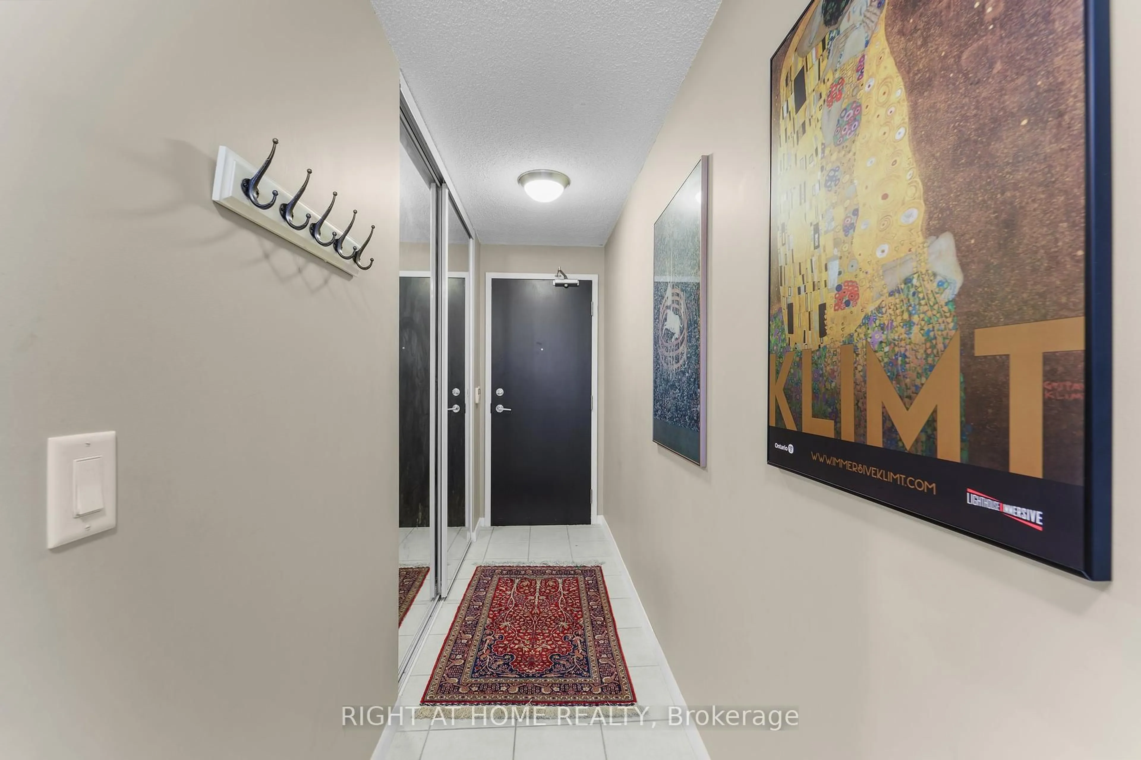 Indoor entryway for 18 Yonge St #2315, Toronto Ontario M5E 1Z8