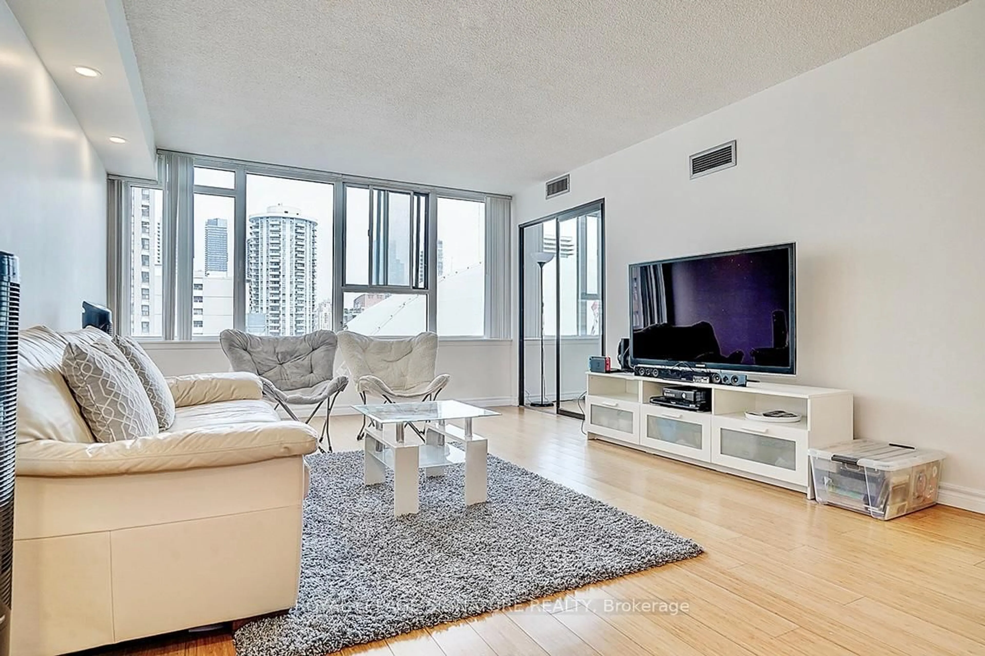 Living room with furniture, unknown for 45 Carlton St #1209, Toronto Ontario M5B 2H9