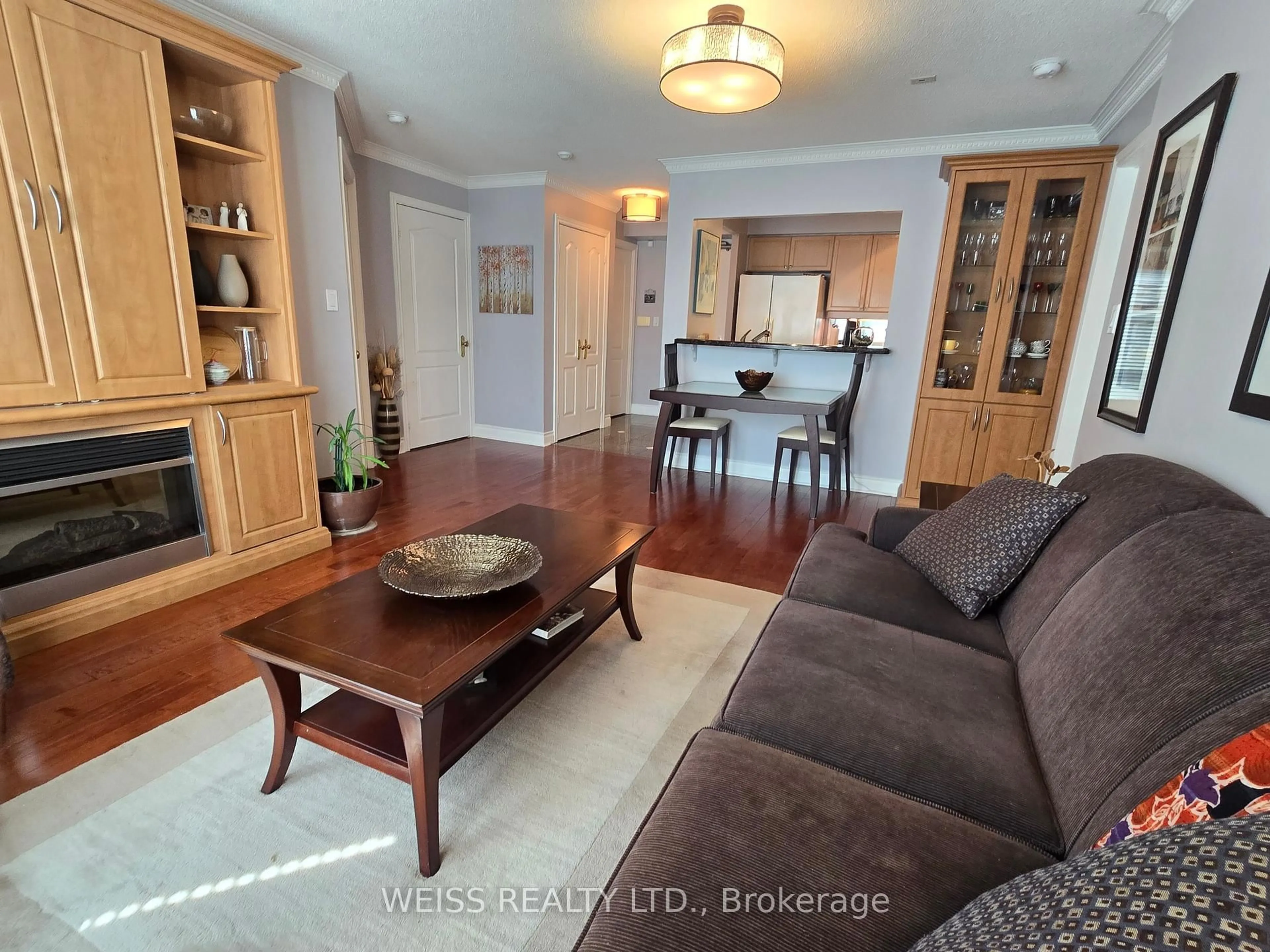 Living room with furniture, wood/laminate floor for 800 Spadina Rd #404, Toronto Ontario M5P 3N2