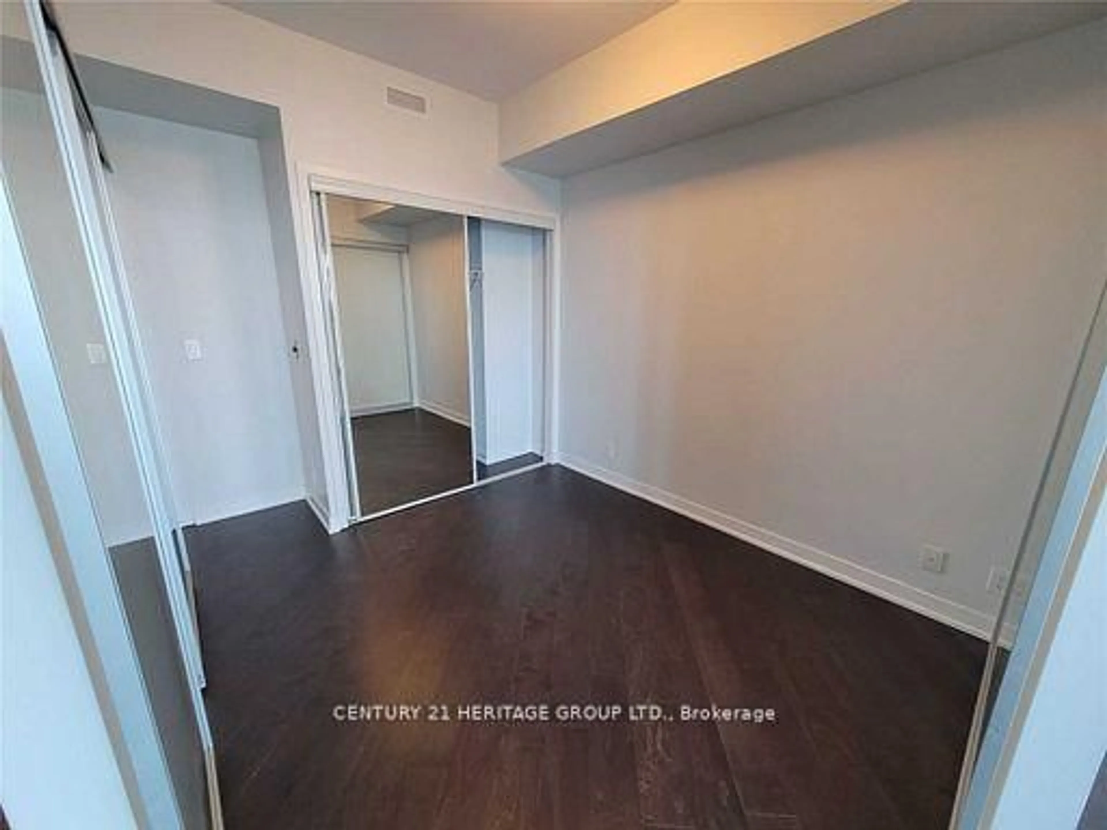 A pic of a room for 14 York St #6304, Toronto Ontario M5J 2Z2