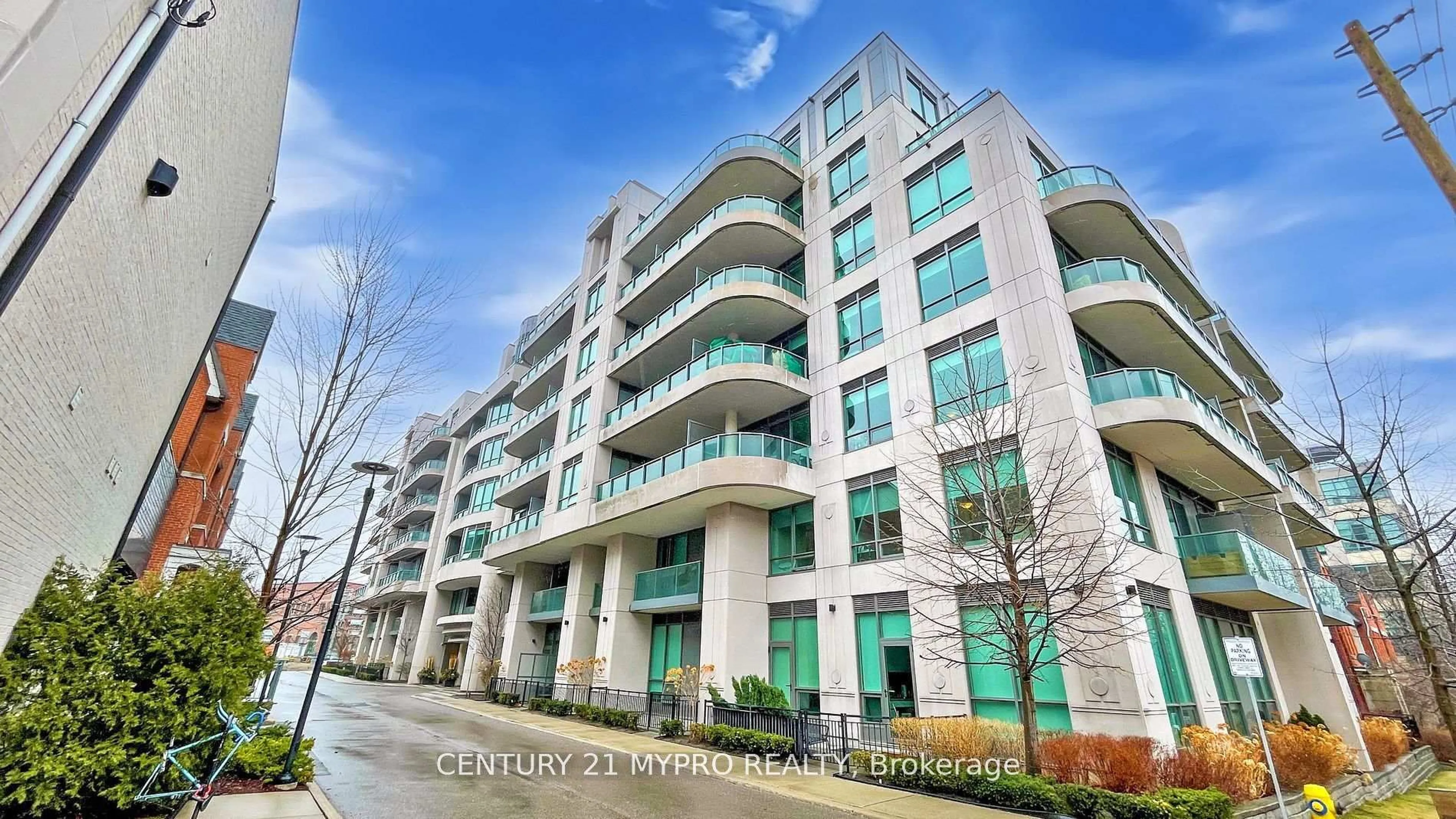 Unknown for 377 Madison Ave #324, Toronto Ontario M4V 3E1