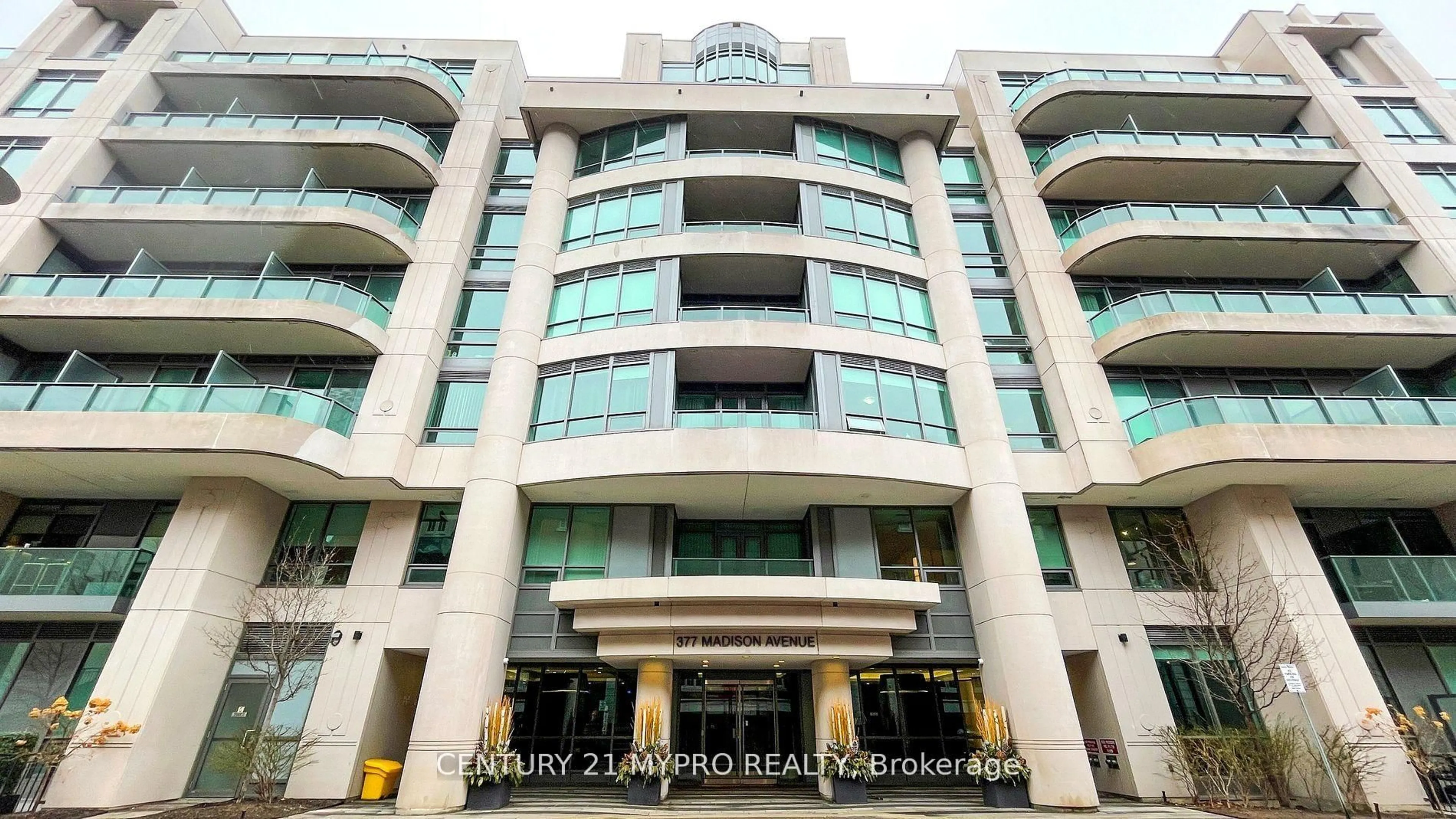 Indoor foyer for 377 Madison Ave #324, Toronto Ontario M4V 3E1