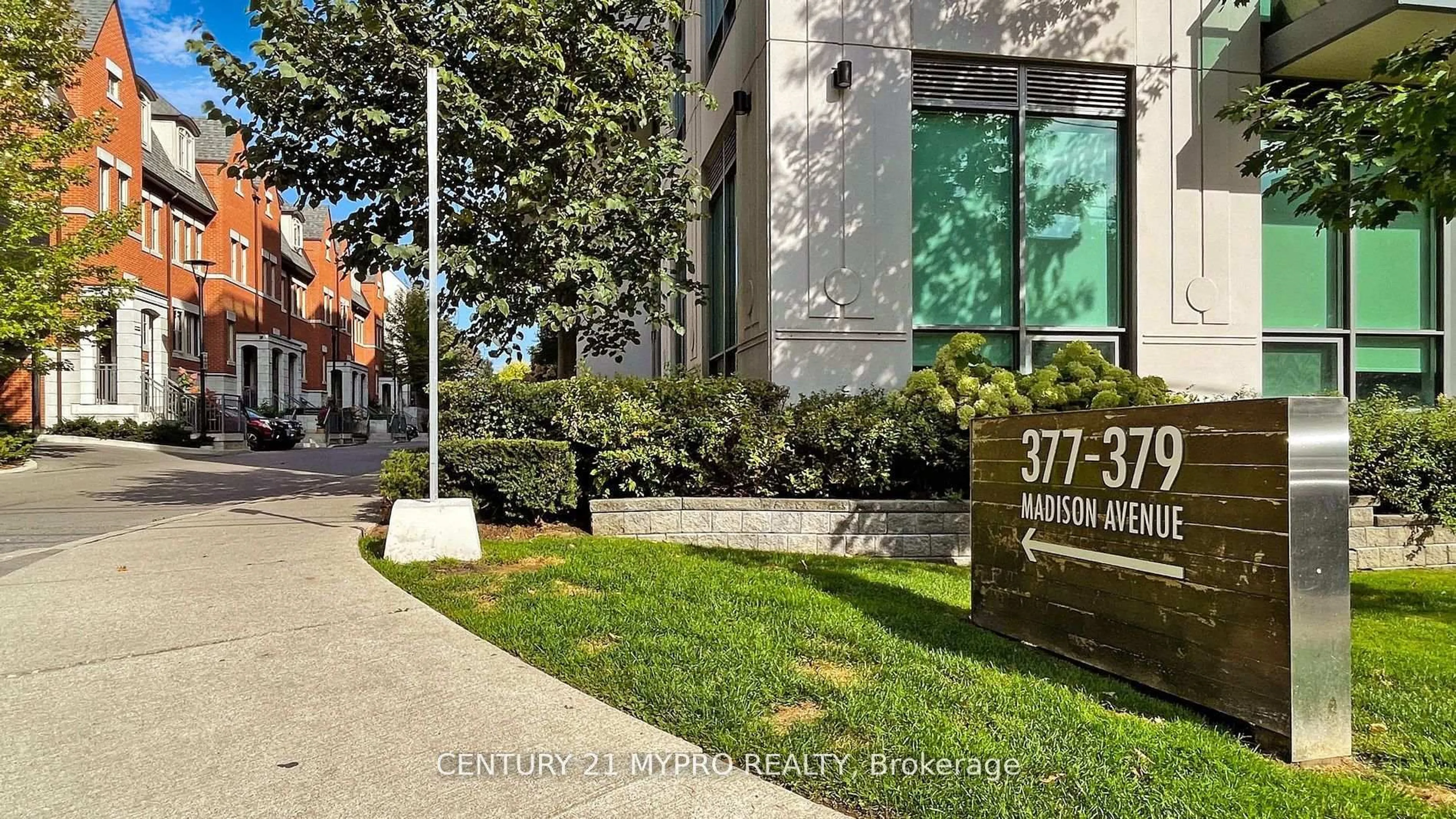 Indoor entryway for 377 Madison Ave #324, Toronto Ontario M4V 3E1