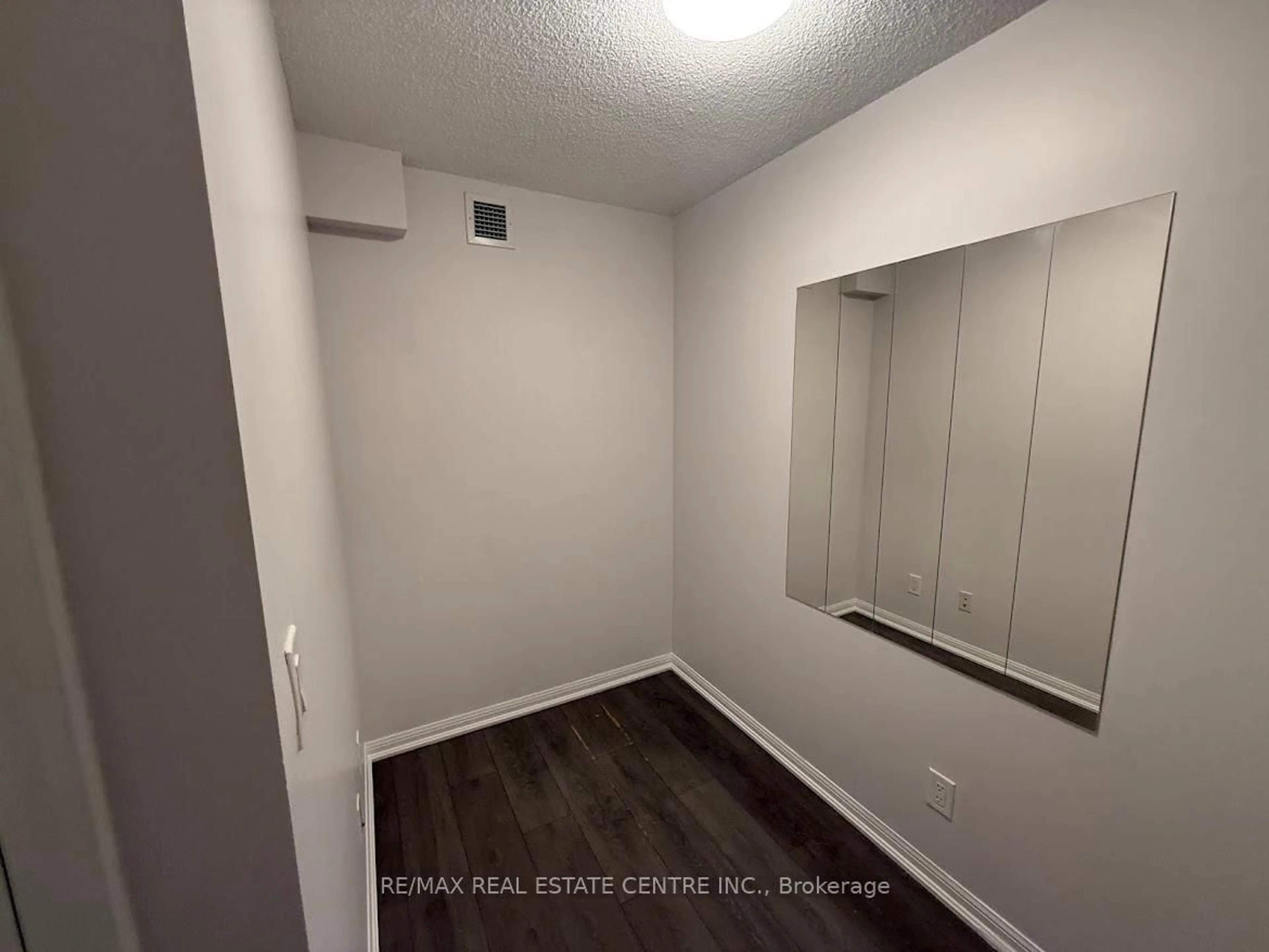 A pic of a room for 35 Bastion St #709, Toronto Ontario M5V 0C2
