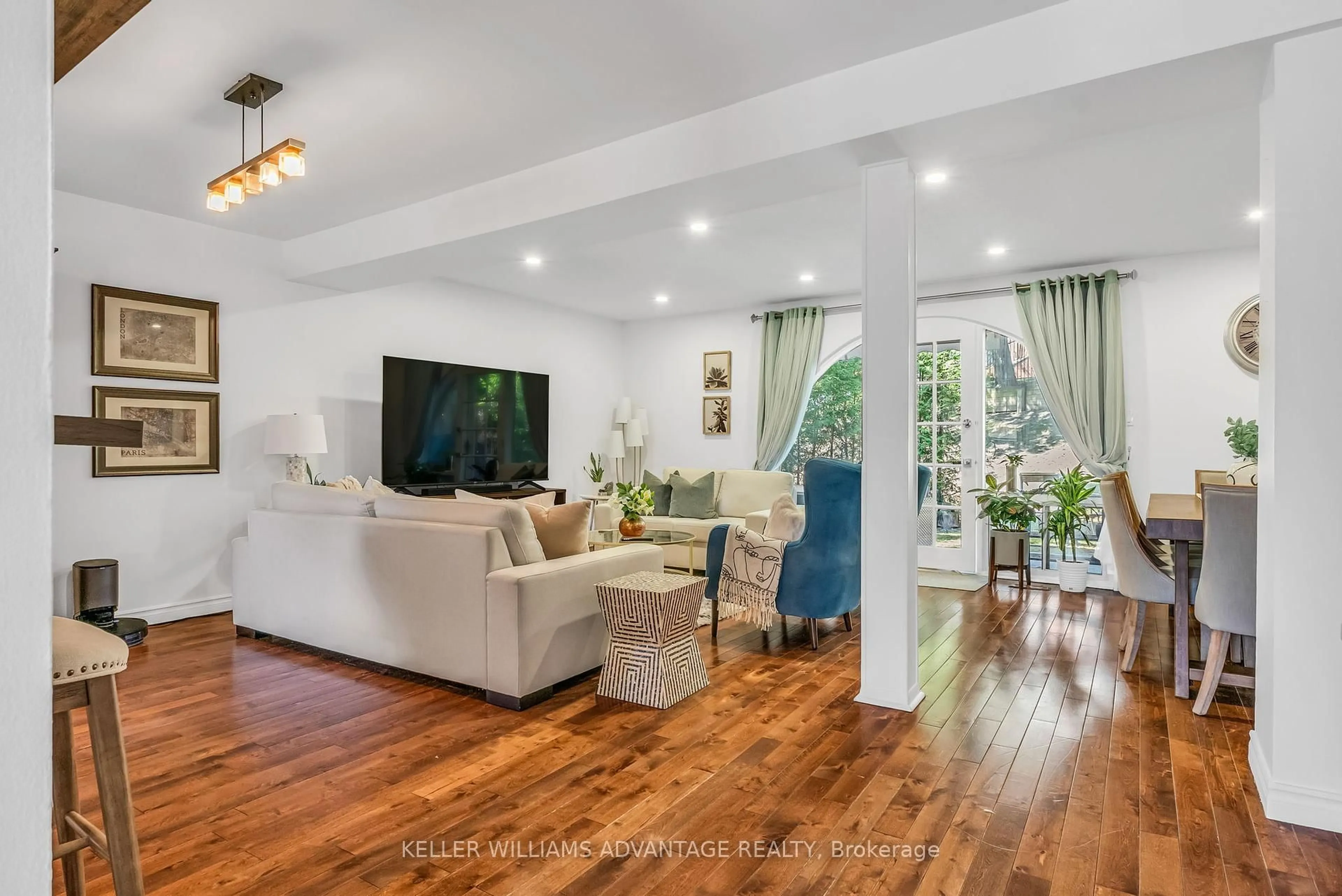 Living room with furniture, wood/laminate floor for 6 Esterbrooke Ave #67, Toronto Ontario M2J 2C2
