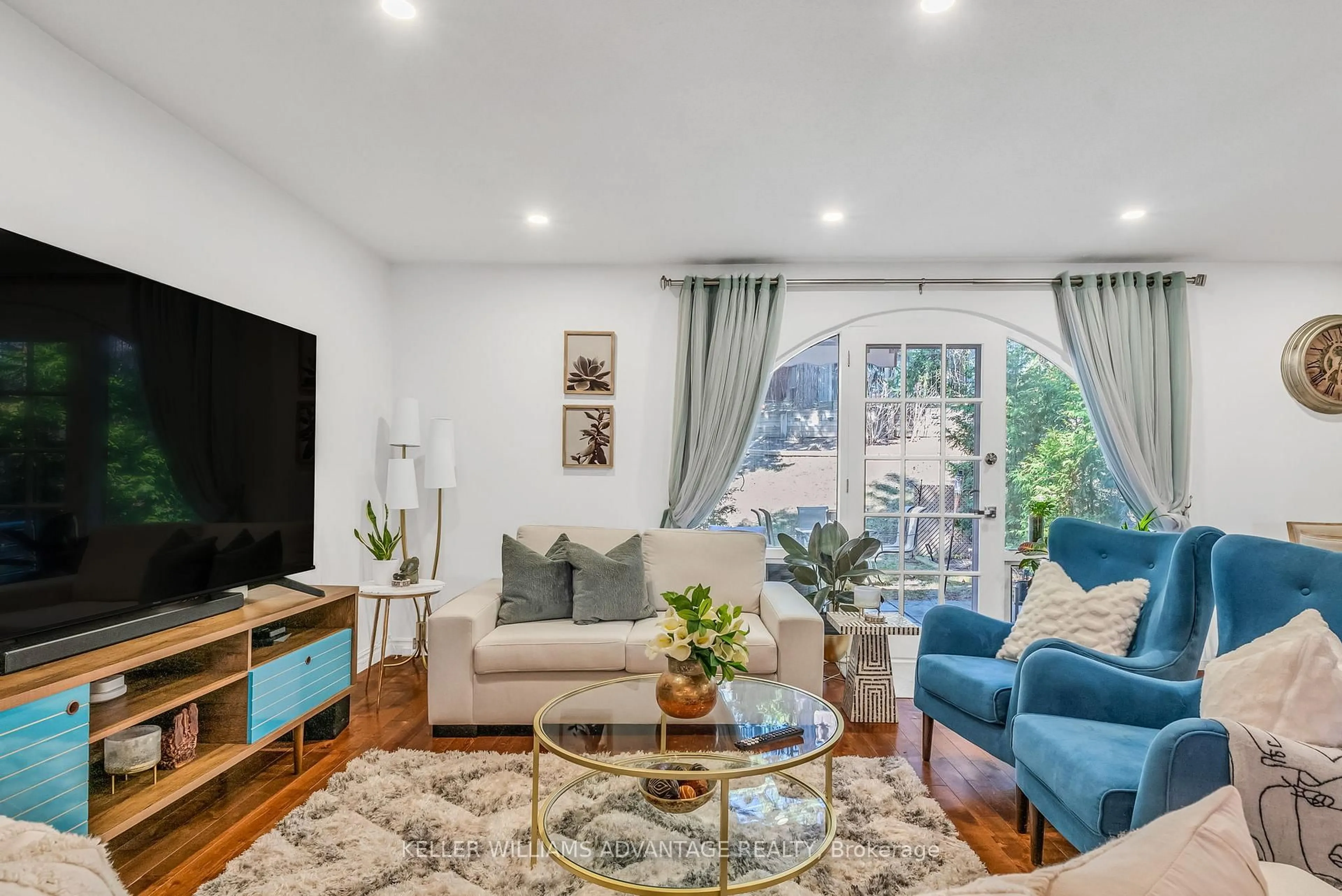 Living room with furniture, unknown for 6 Esterbrooke Ave #67, Toronto Ontario M2J 2C2