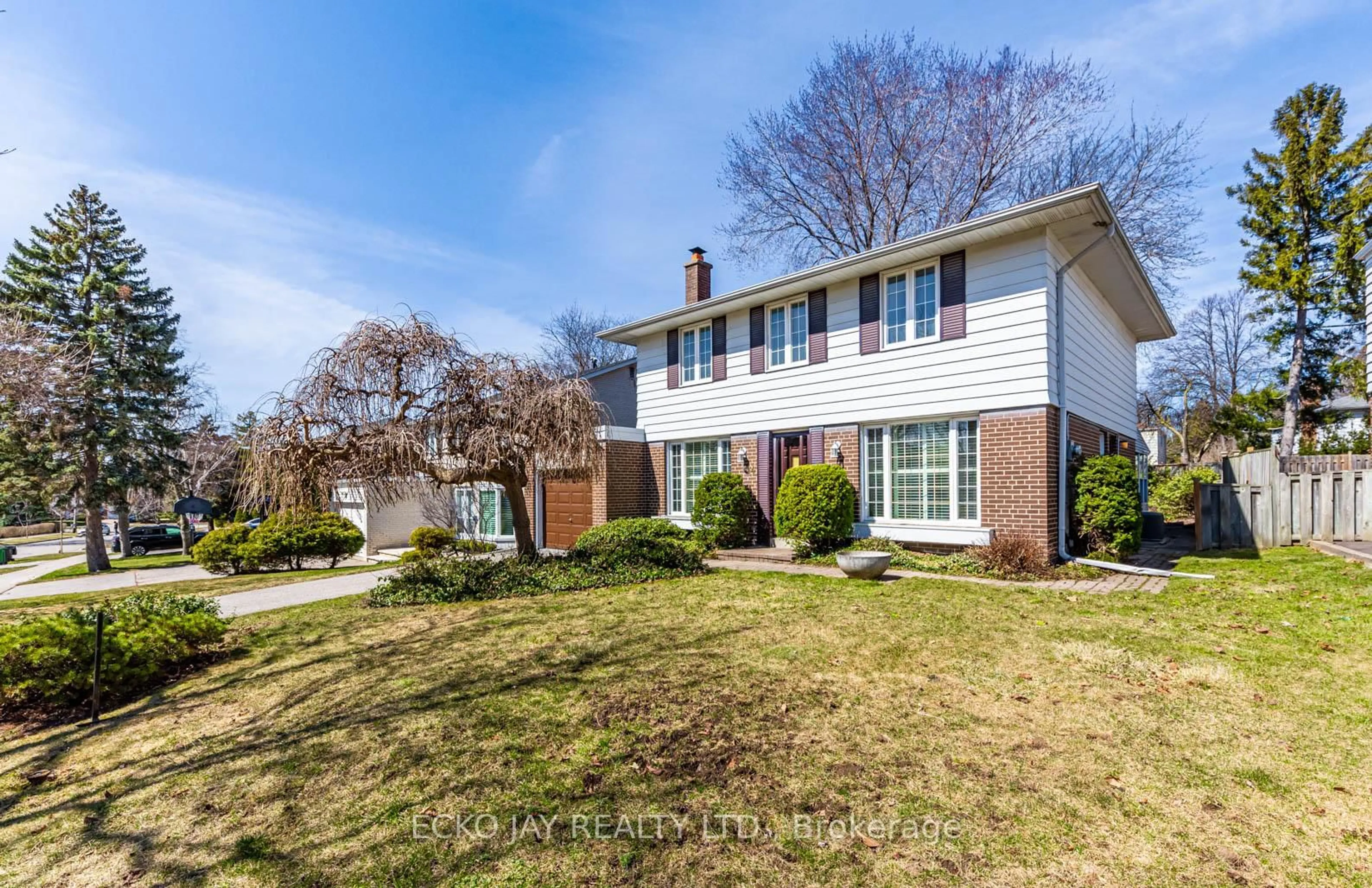 A pic from outside/outdoor area/front of a property/back of a property/a pic from drone, street for 14 Parfield Dr, Toronto Ontario M2J 1B9