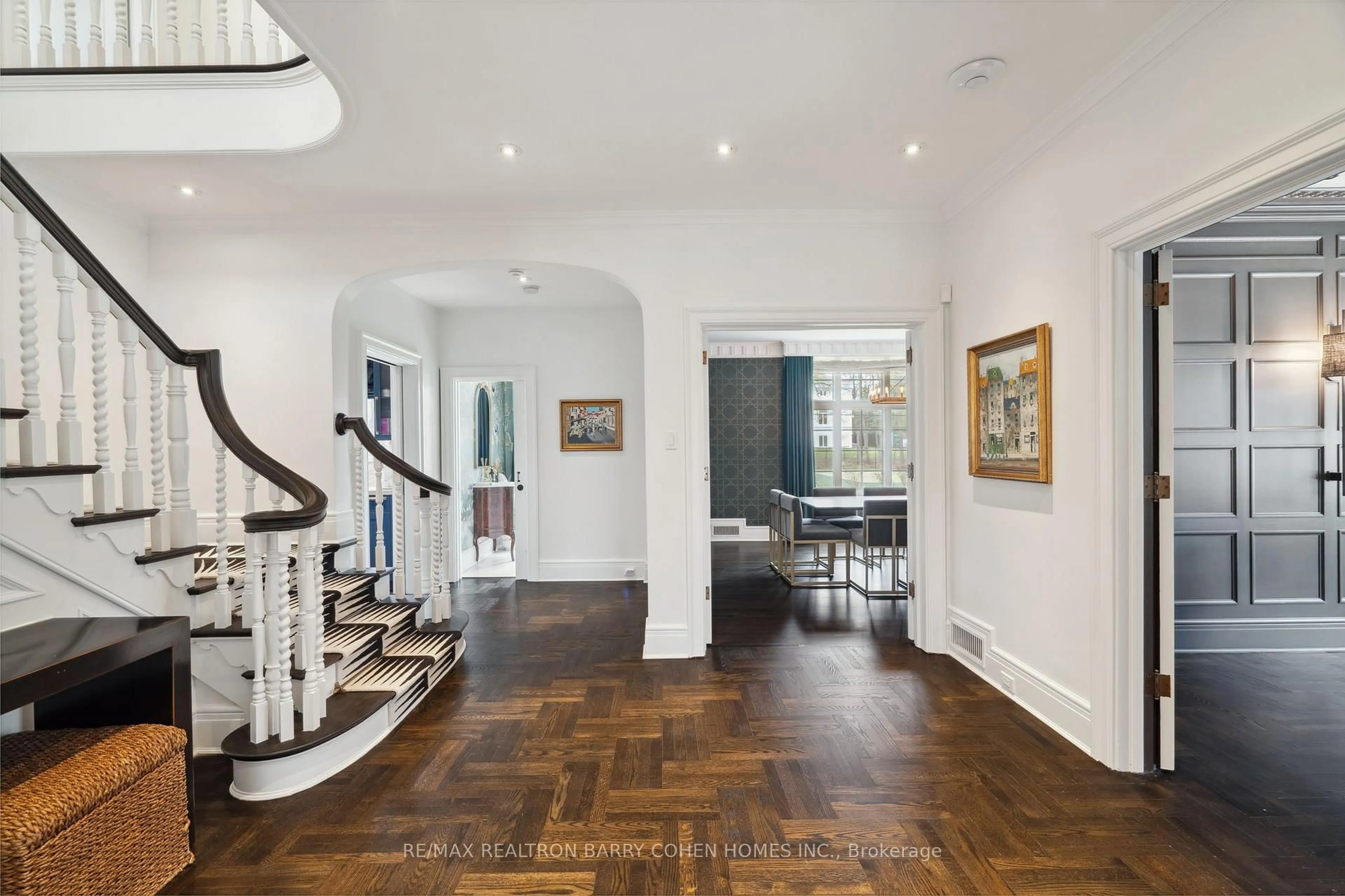 Indoor foyer for 15 Park Lane Circ, Toronto Ontario M3B 1Z8