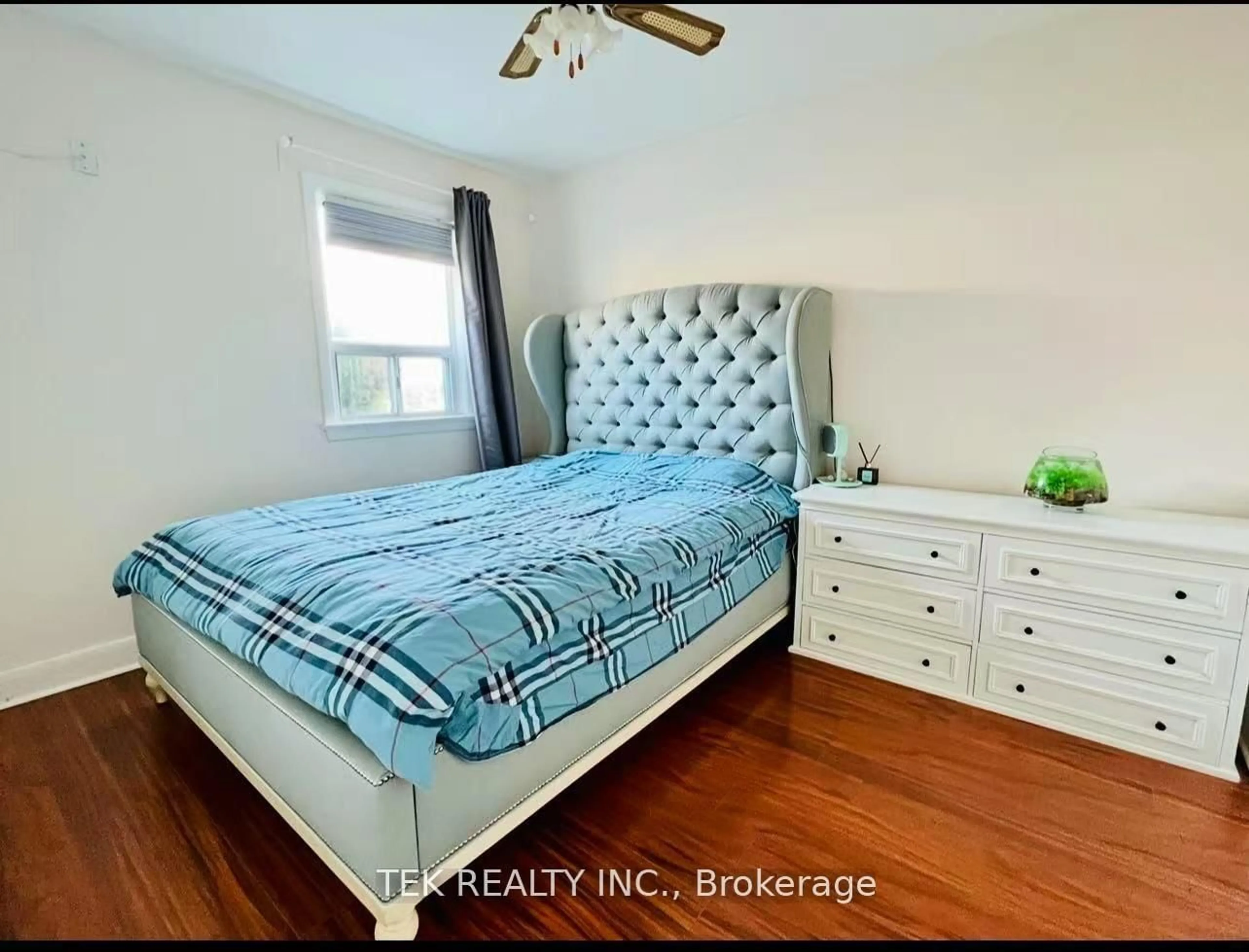 Bedroom with bed, wood/laminate floor for 219 Pemberton Ave, Toronto Ontario M2M 1Y9