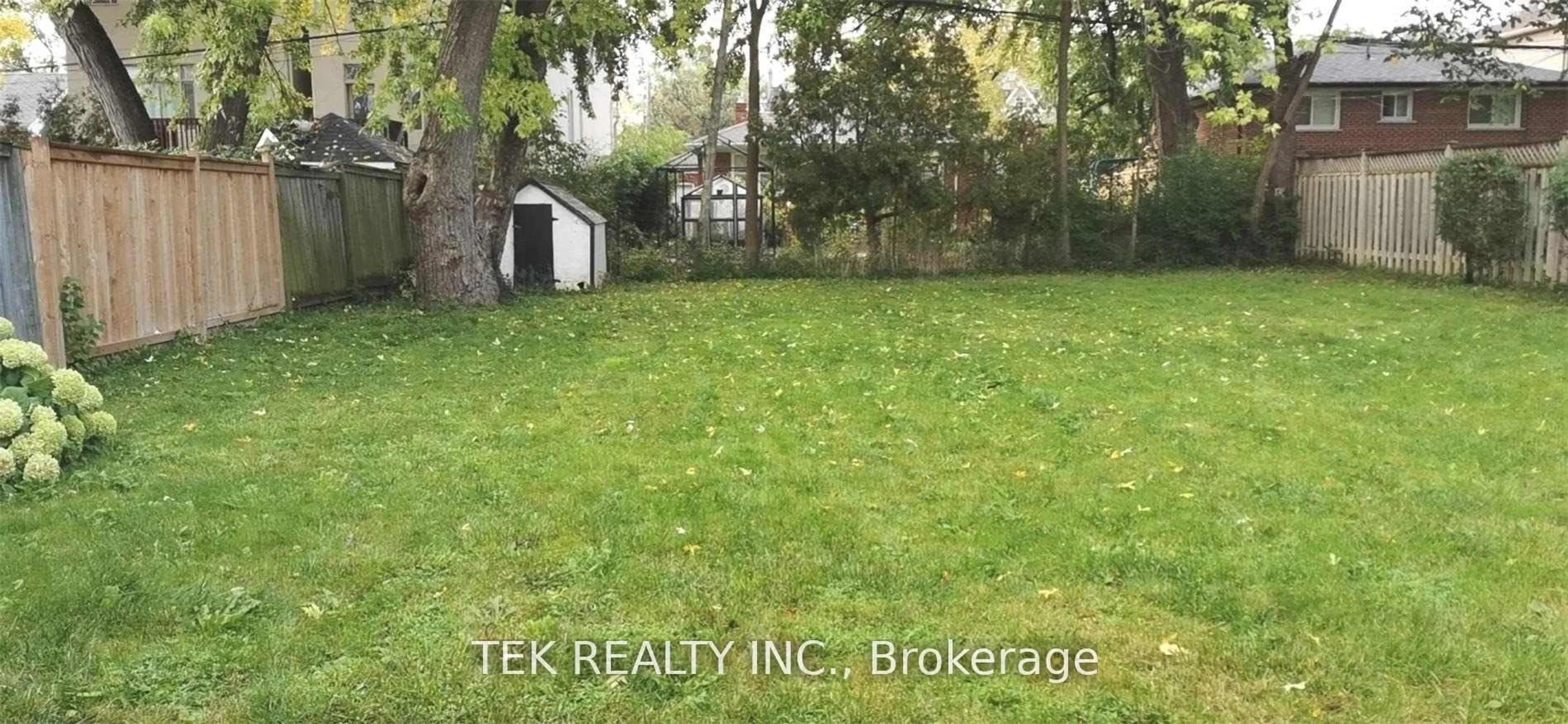 Blurry image for 219 Pemberton Ave, Toronto Ontario M2M 1Y9