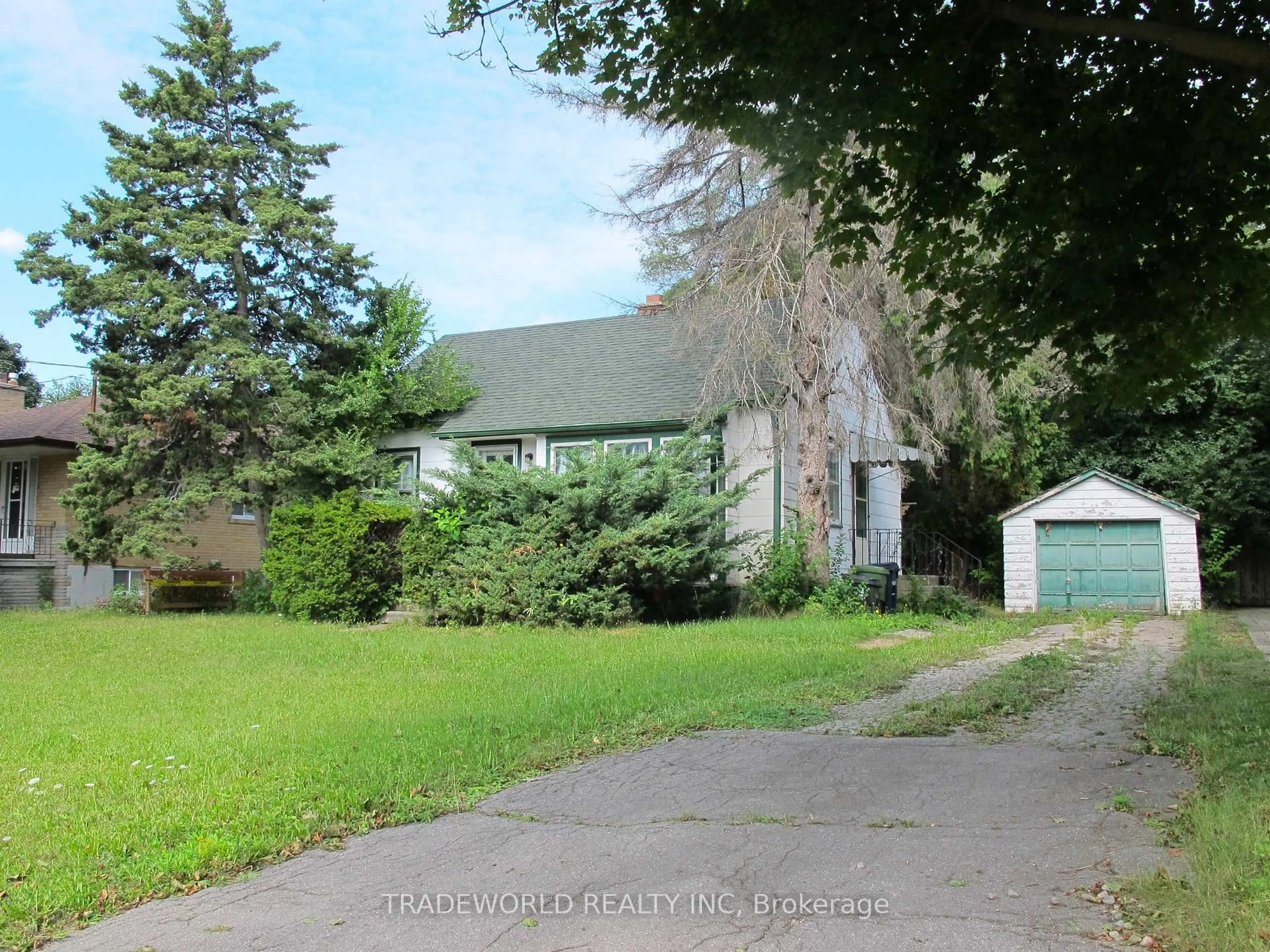A pic from outside/outdoor area/front of a property/back of a property/a pic from drone, street for 54 Wedgewood Dr, Toronto Ontario M2M 2H5