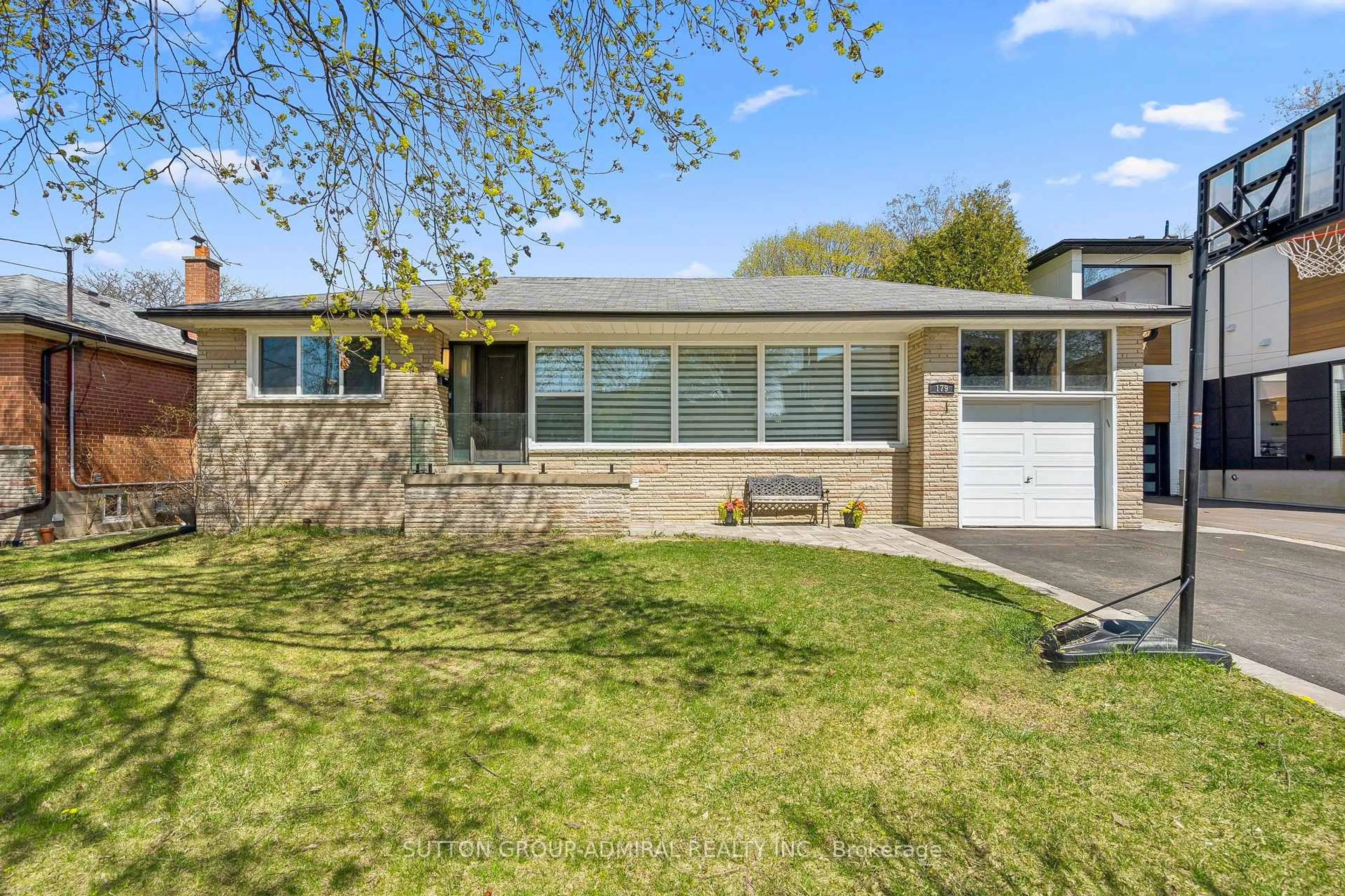 Home with vinyl exterior material, street for 179 Elder St, Toronto Ontario M3H 5H3
