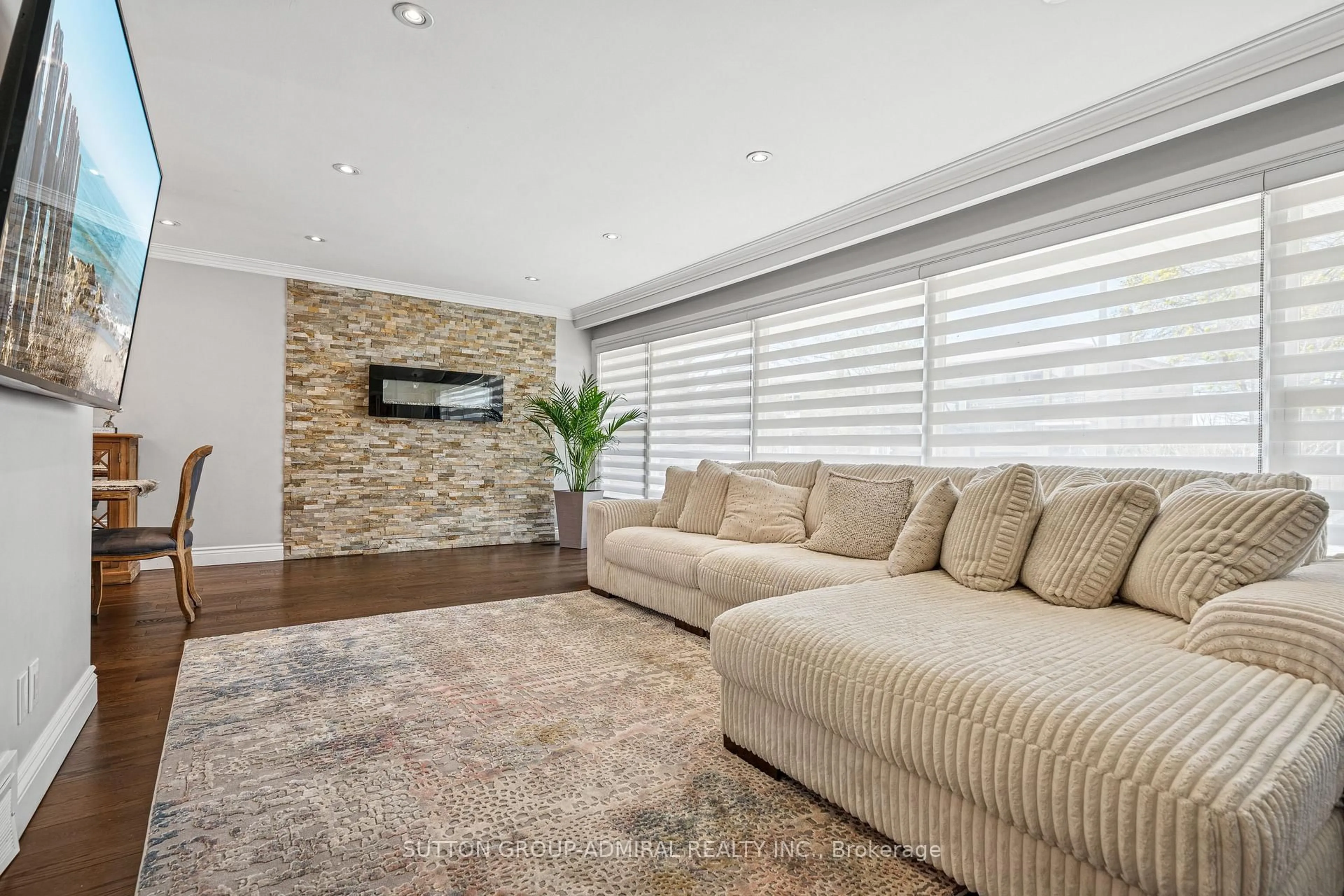 Living room with furniture, unknown for 179 Elder St, Toronto Ontario M3H 5H3