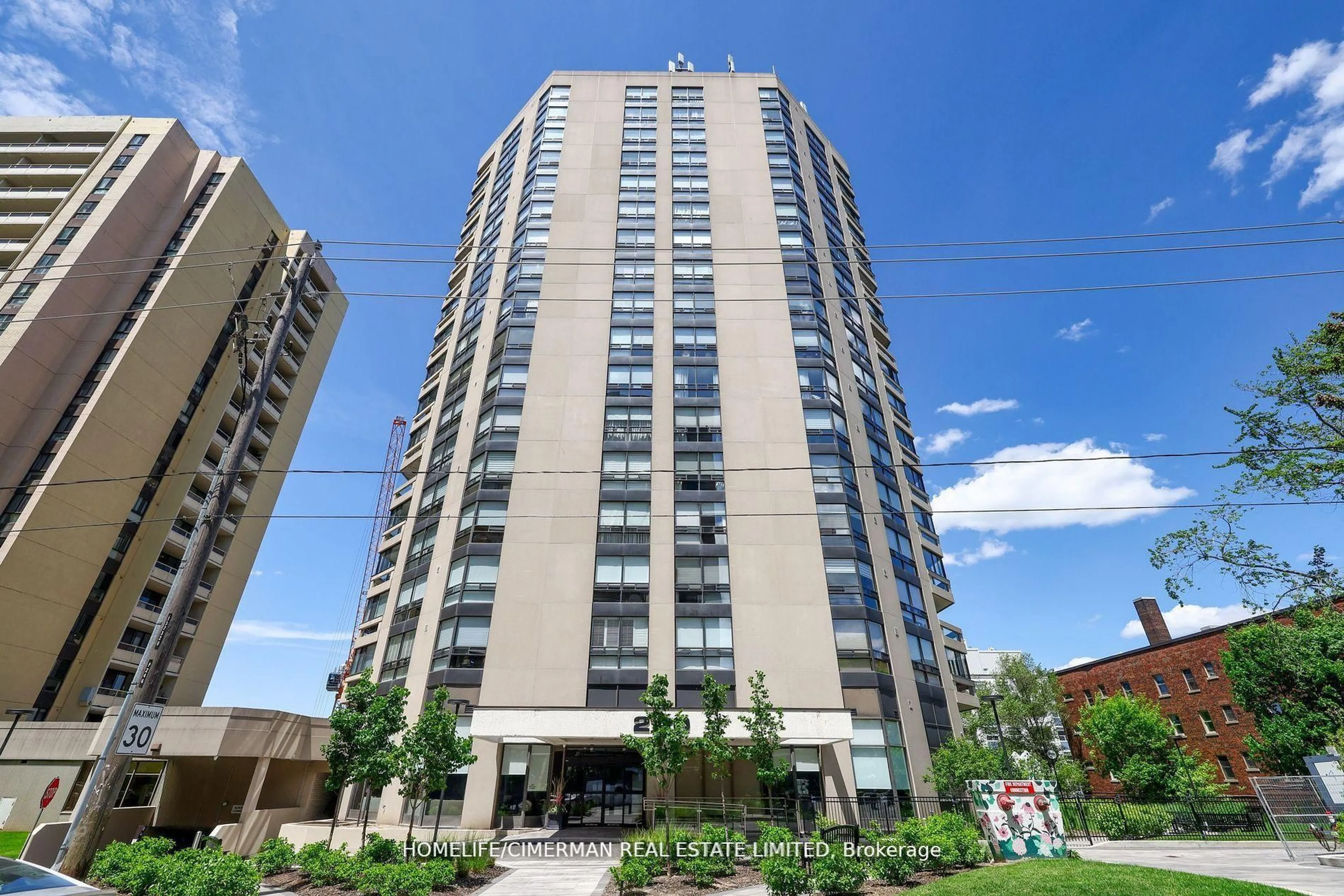 Indoor foyer for 240 Heath St #1002, Toronto Ontario M5P 3L5