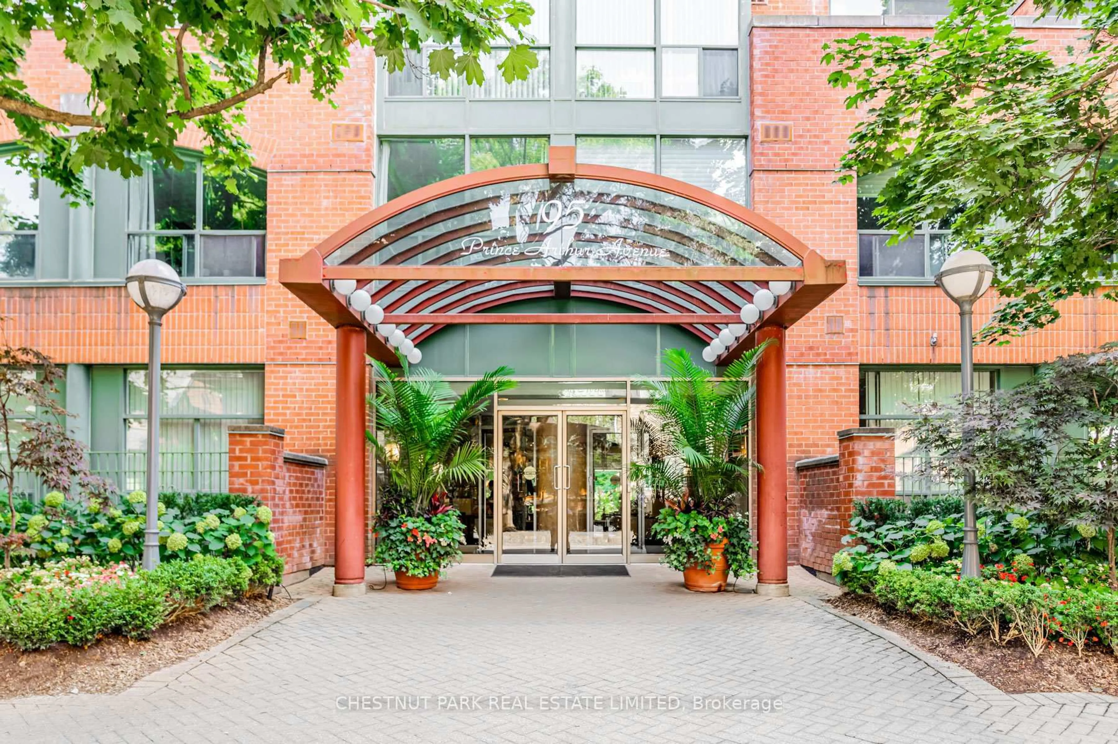 Indoor foyer for 95 Prince Arthur Ave #104, Toronto Ontario M5R 3P6