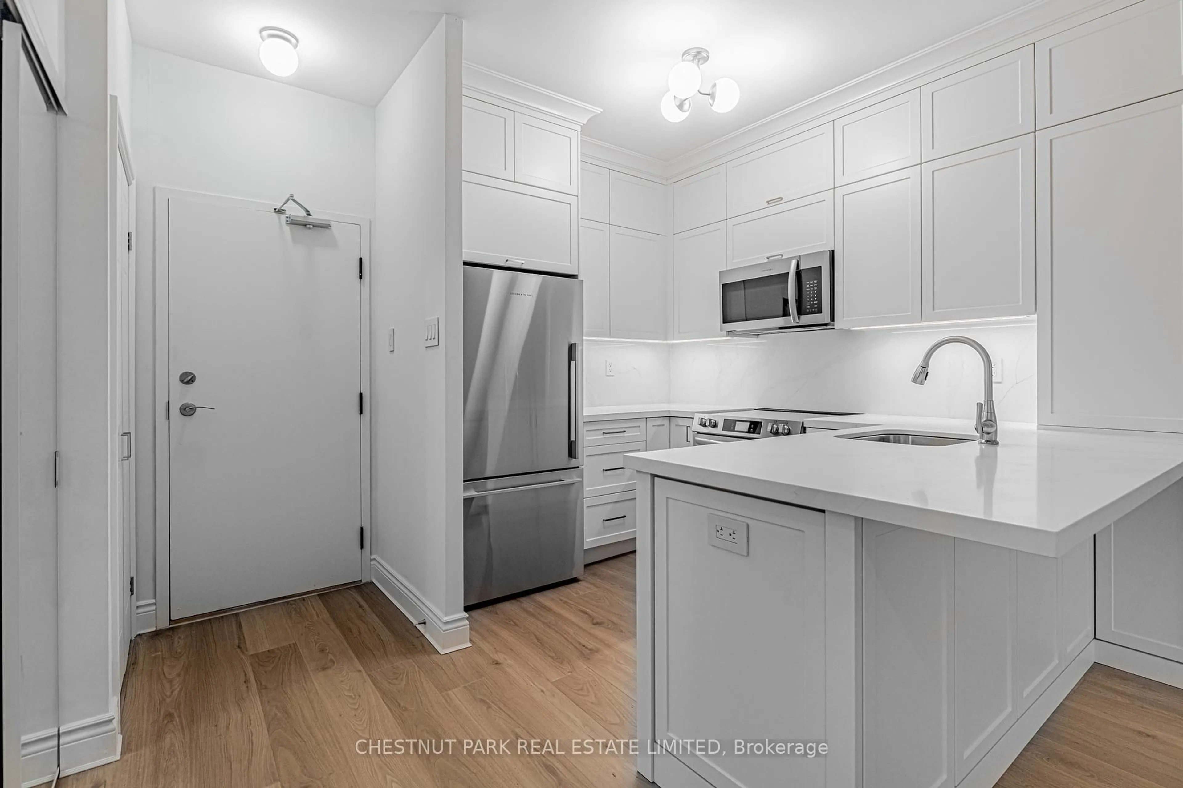 Standard kitchen, unknown for 95 Prince Arthur Ave #104, Toronto Ontario M5R 3P6