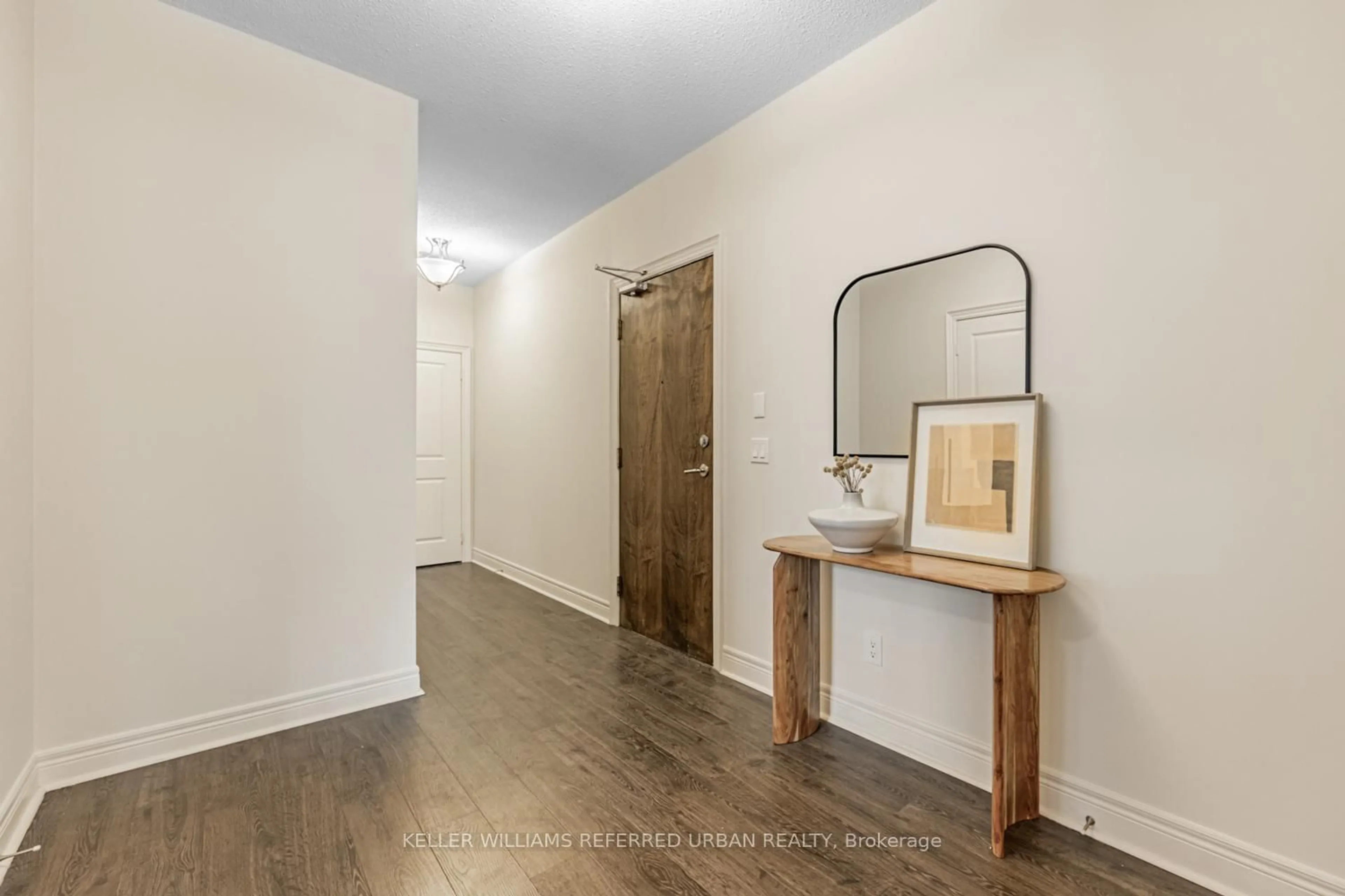 Indoor entryway for 701 Sheppard Ave #116, Toronto Ontario M3H 0B2
