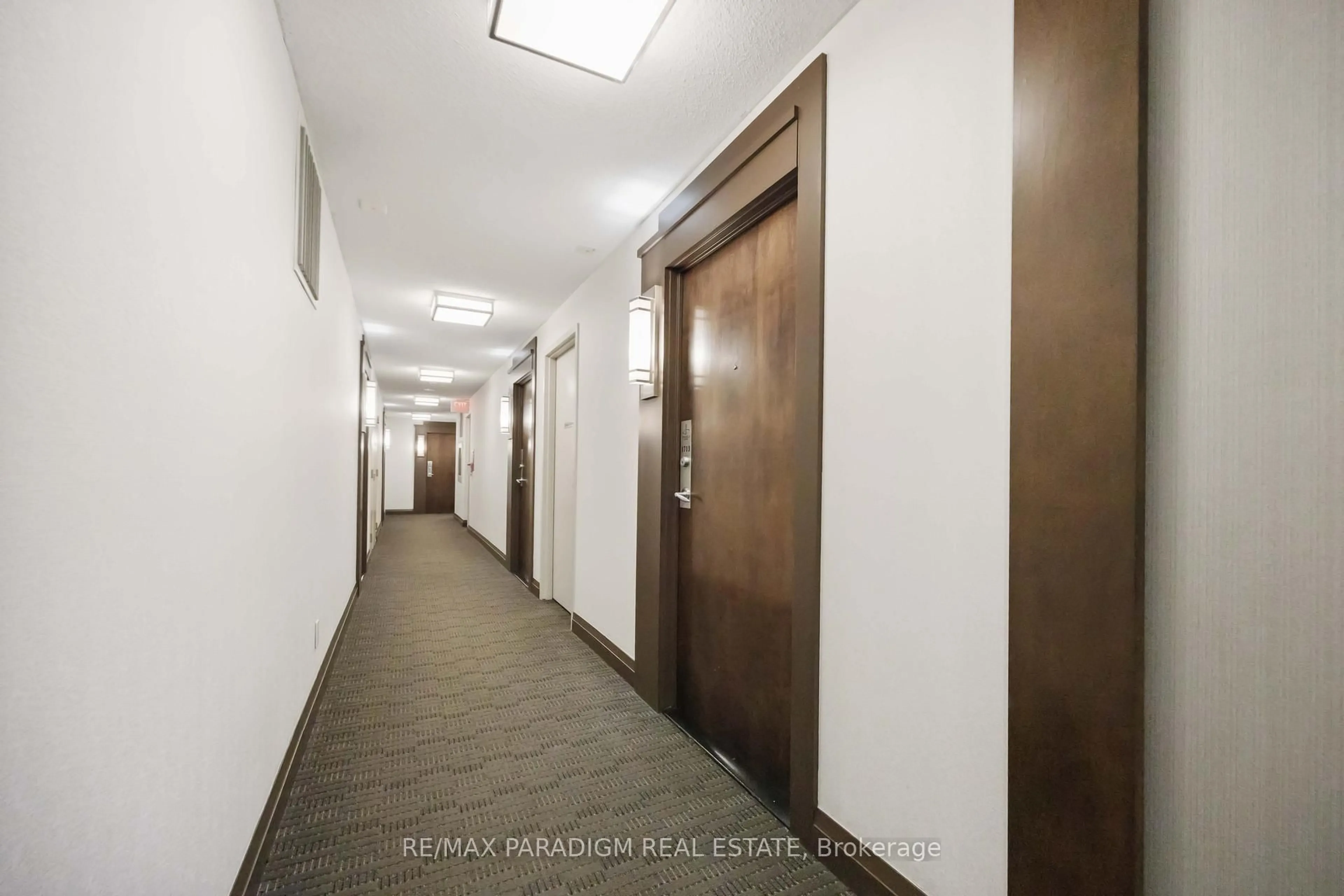 Indoor foyer for 16 Yonge St #1713, Toronto Ontario M5E 2A1