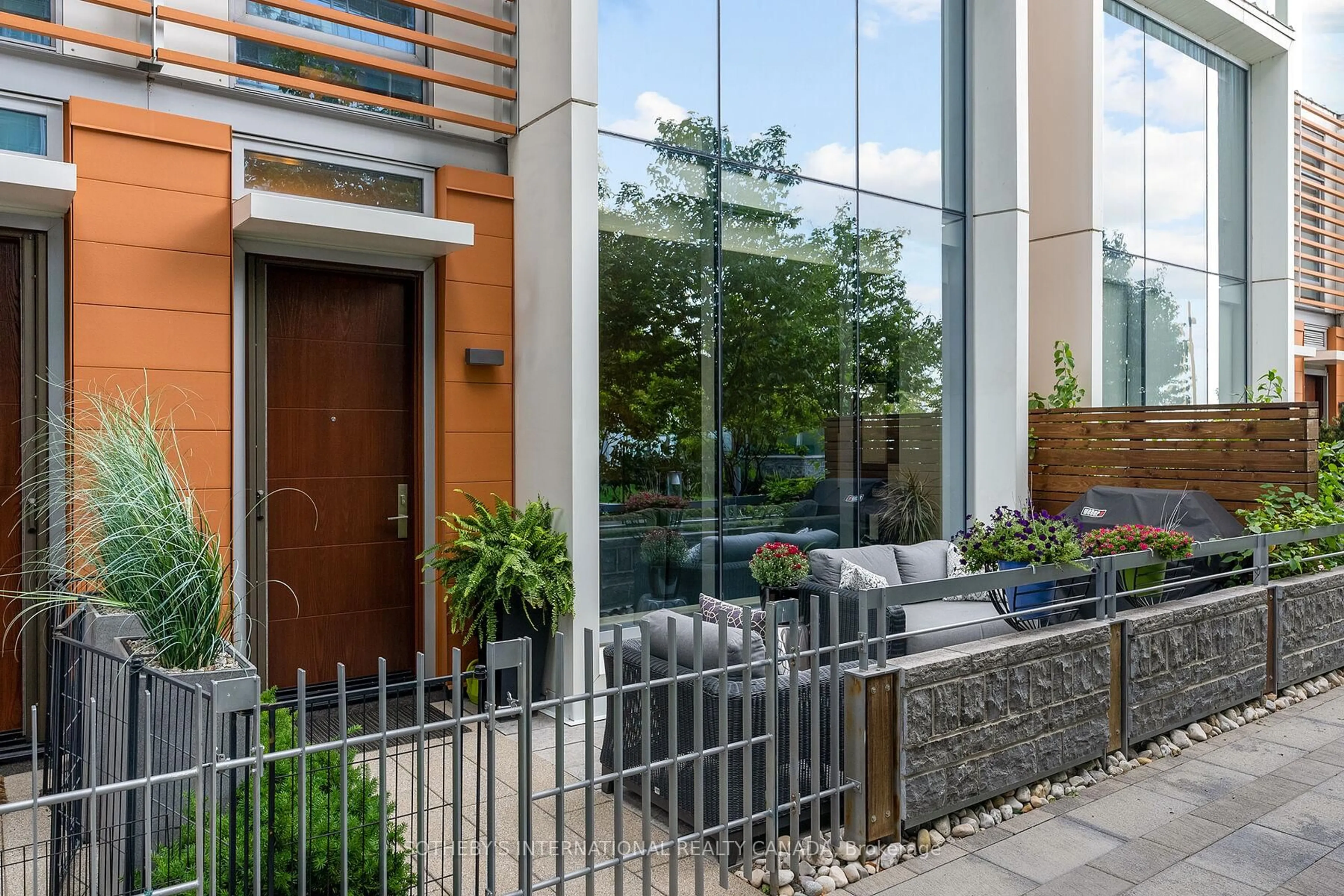 Patio, street for 29 Queens Quay #Th 115, Toronto Ontario M5E 0A4