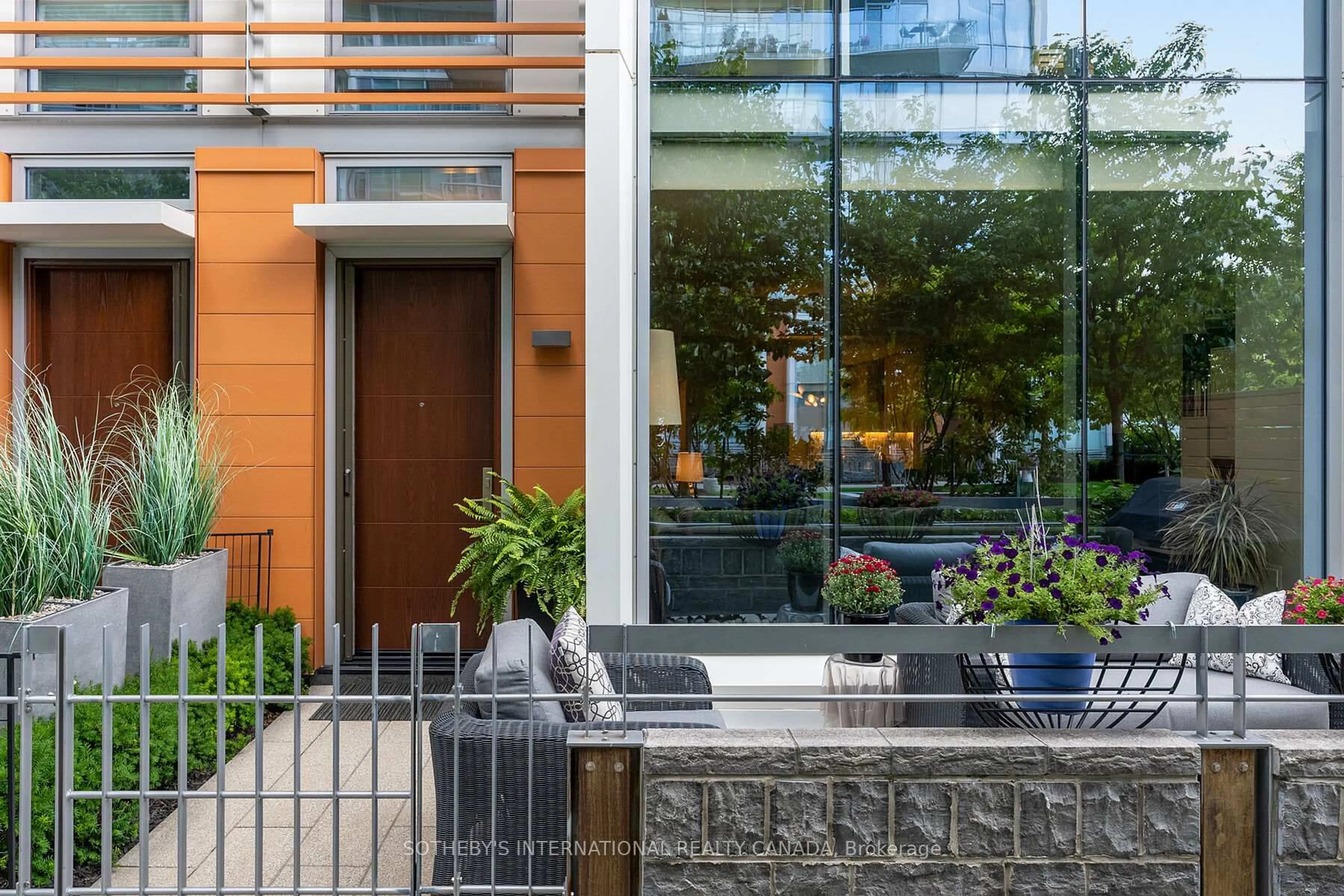 Patio, street for 29 Queens Quay #Th 115, Toronto Ontario M5E 0A4