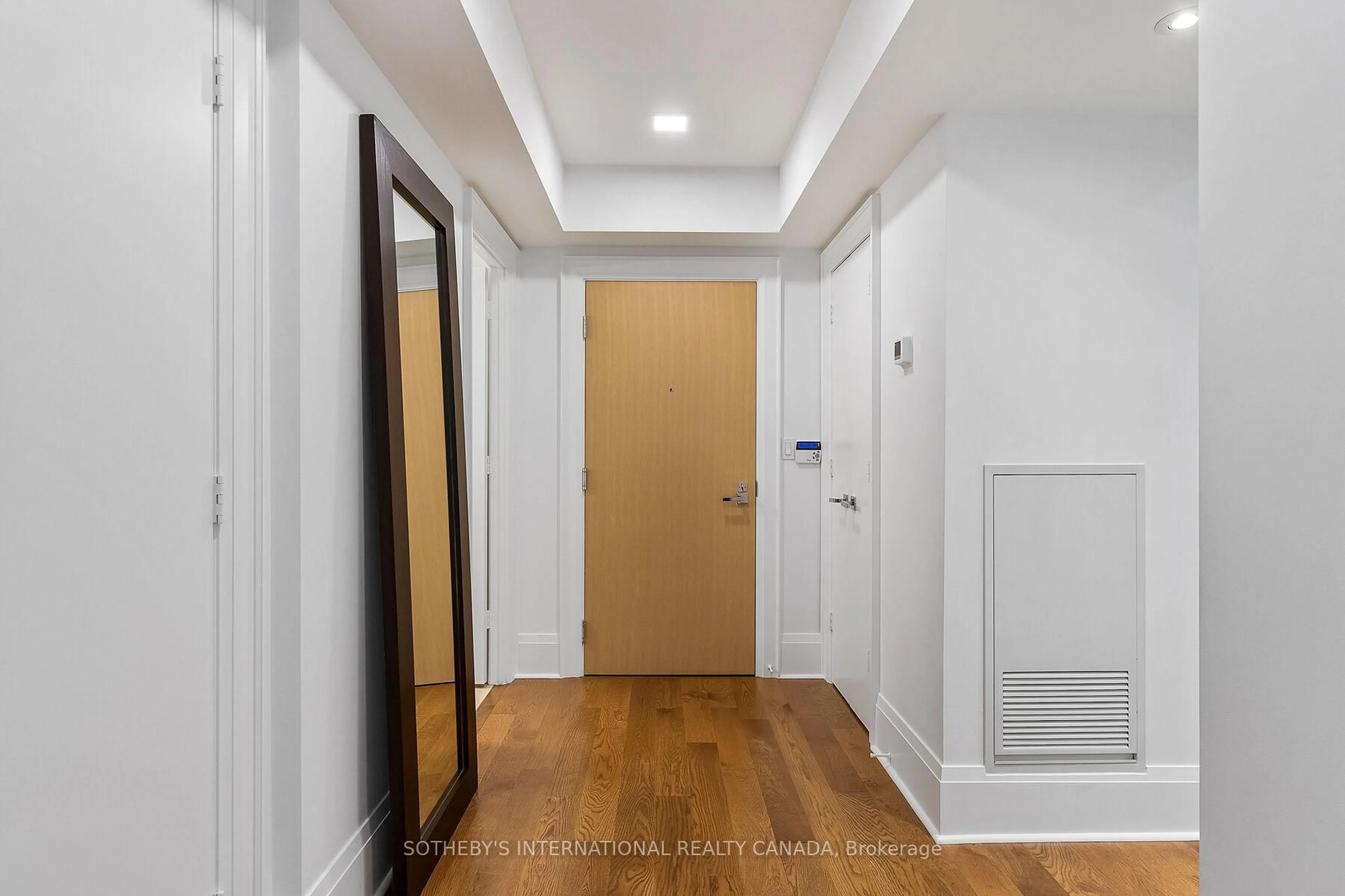 Indoor foyer for 29 Queens Quay #Th 115, Toronto Ontario M5E 0A4